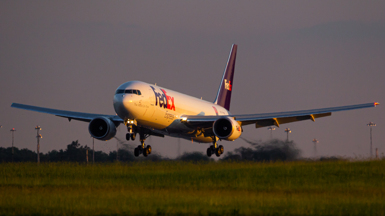 Full size: FedEx Boeing 767-300F N277FE at Rickenbacker International Airport