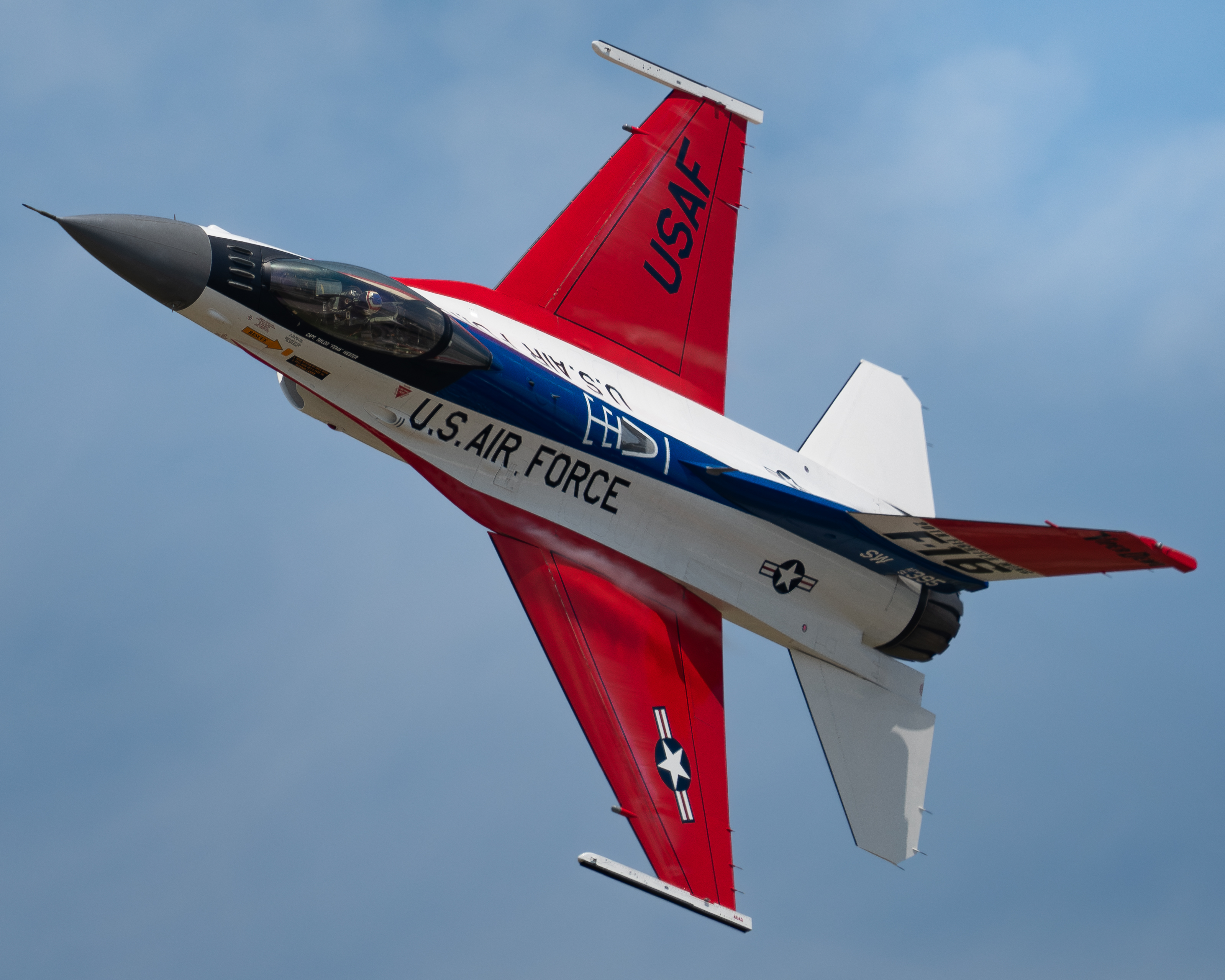 Full size: USAF - United States Air Force General Dynamics F-16 Fighting Falcon 91-0395 at James M Cox Dayton International Airport