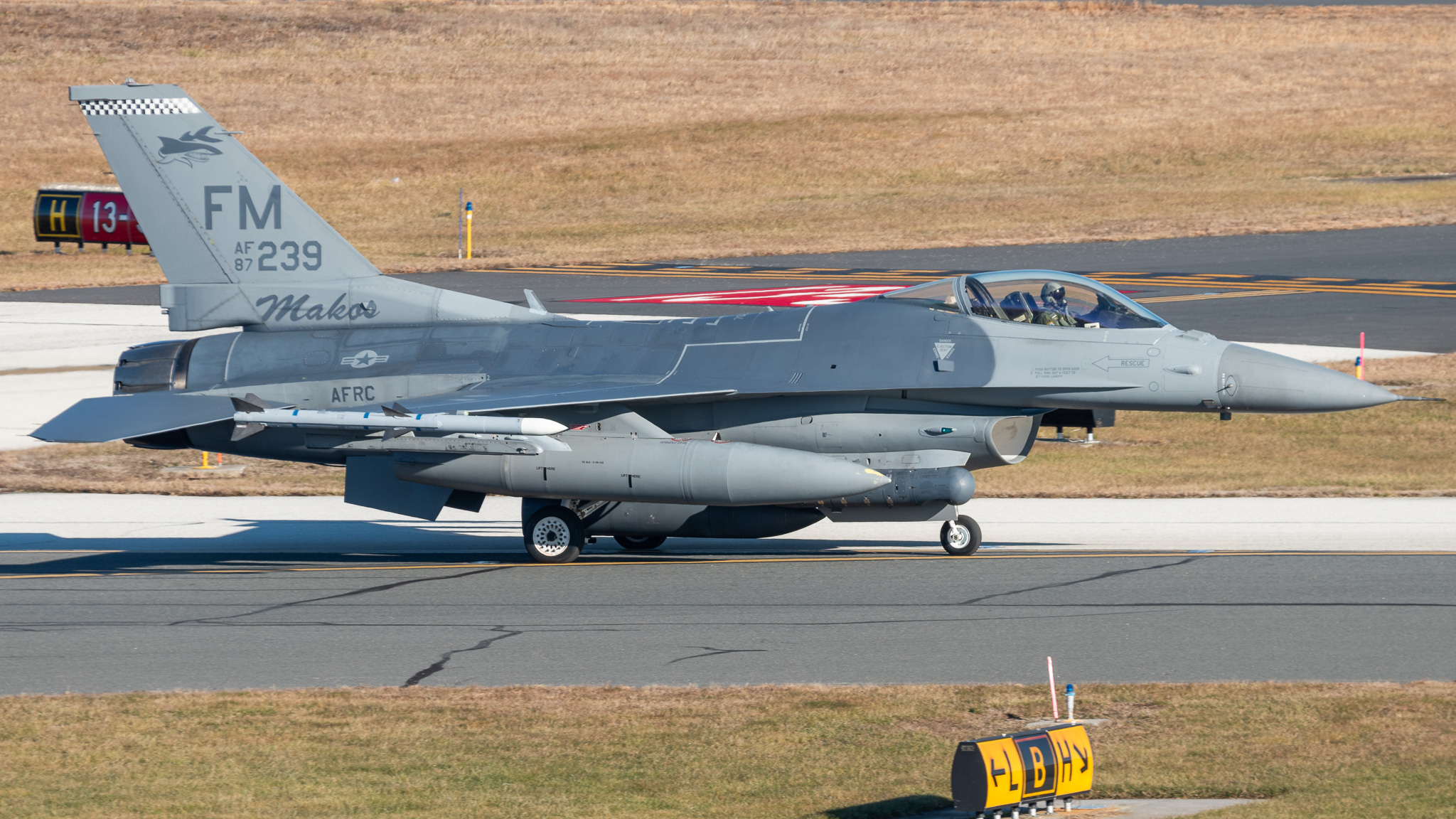 Full size: USAF - United States Air Force General Dynamics F-16 Fighting Falcon 87-0239 at Atlantic City International Airport