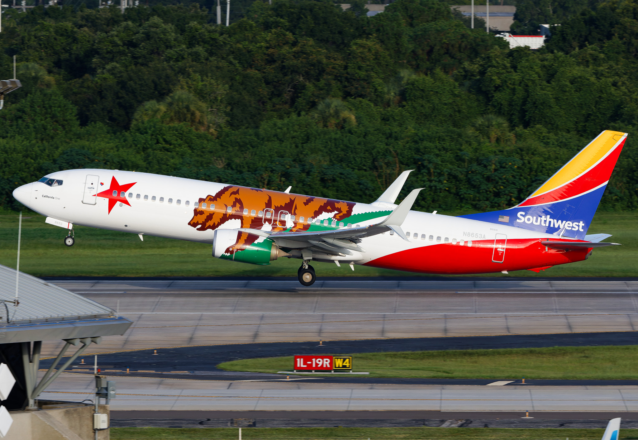 Full size: Southwest Airlines Boeing 737-800 N8653A at Tampa International Airport
