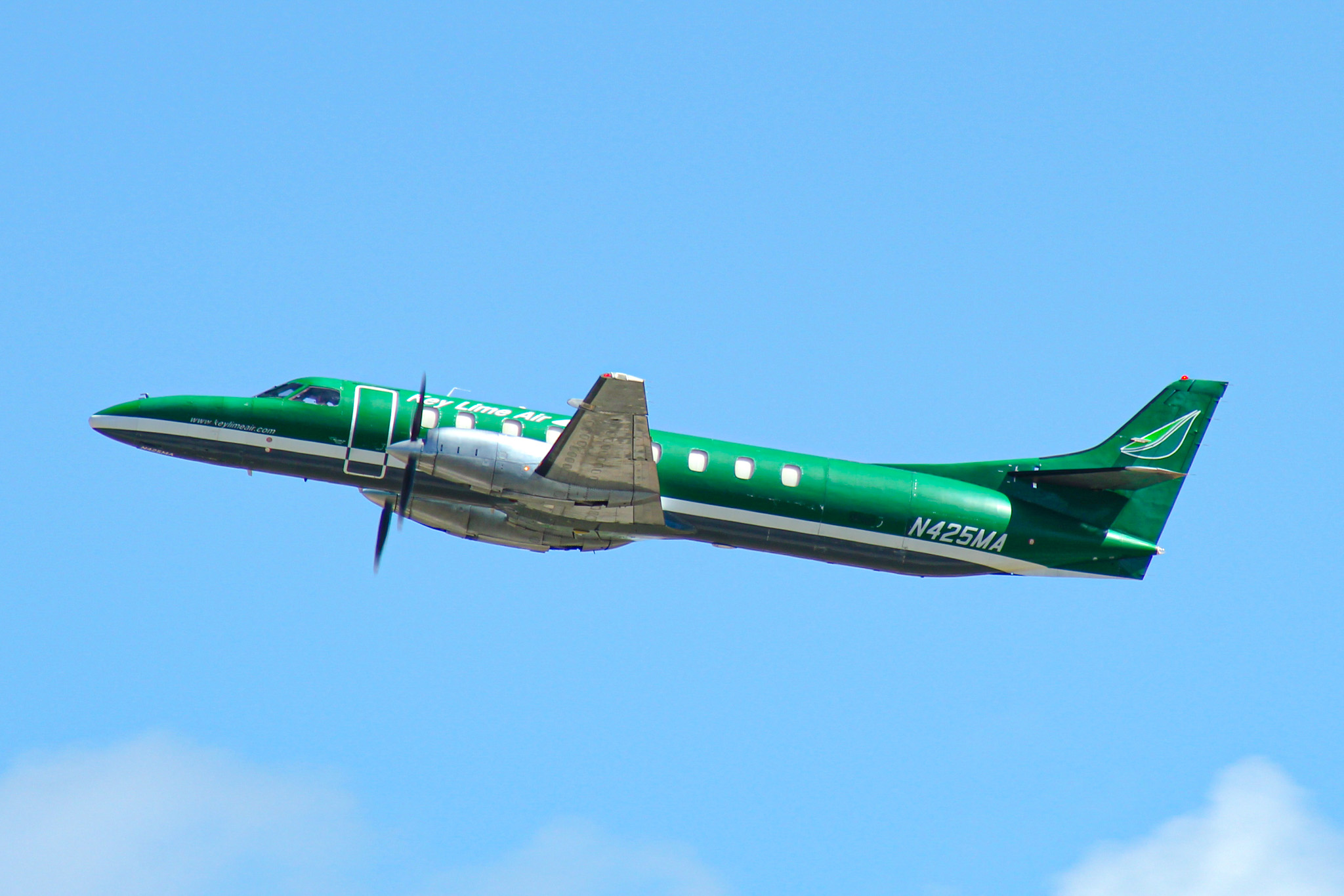 Full size: Key Lime Air Swearingen Metroliner N425MA at Denver International Airport