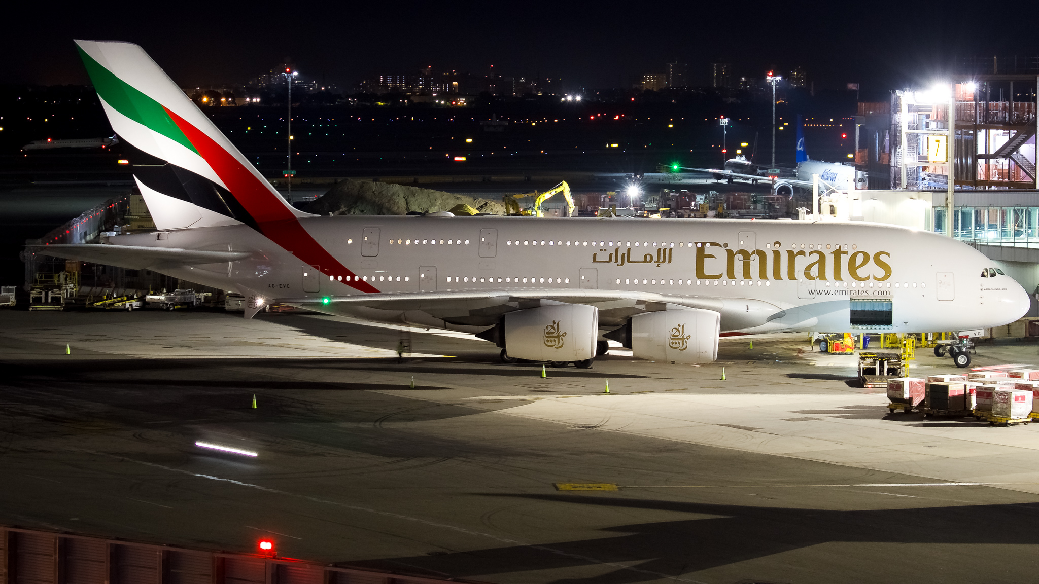 Full size: Emirates Airbus A380-800 A6-EVC at John F. Kennedy International Airport