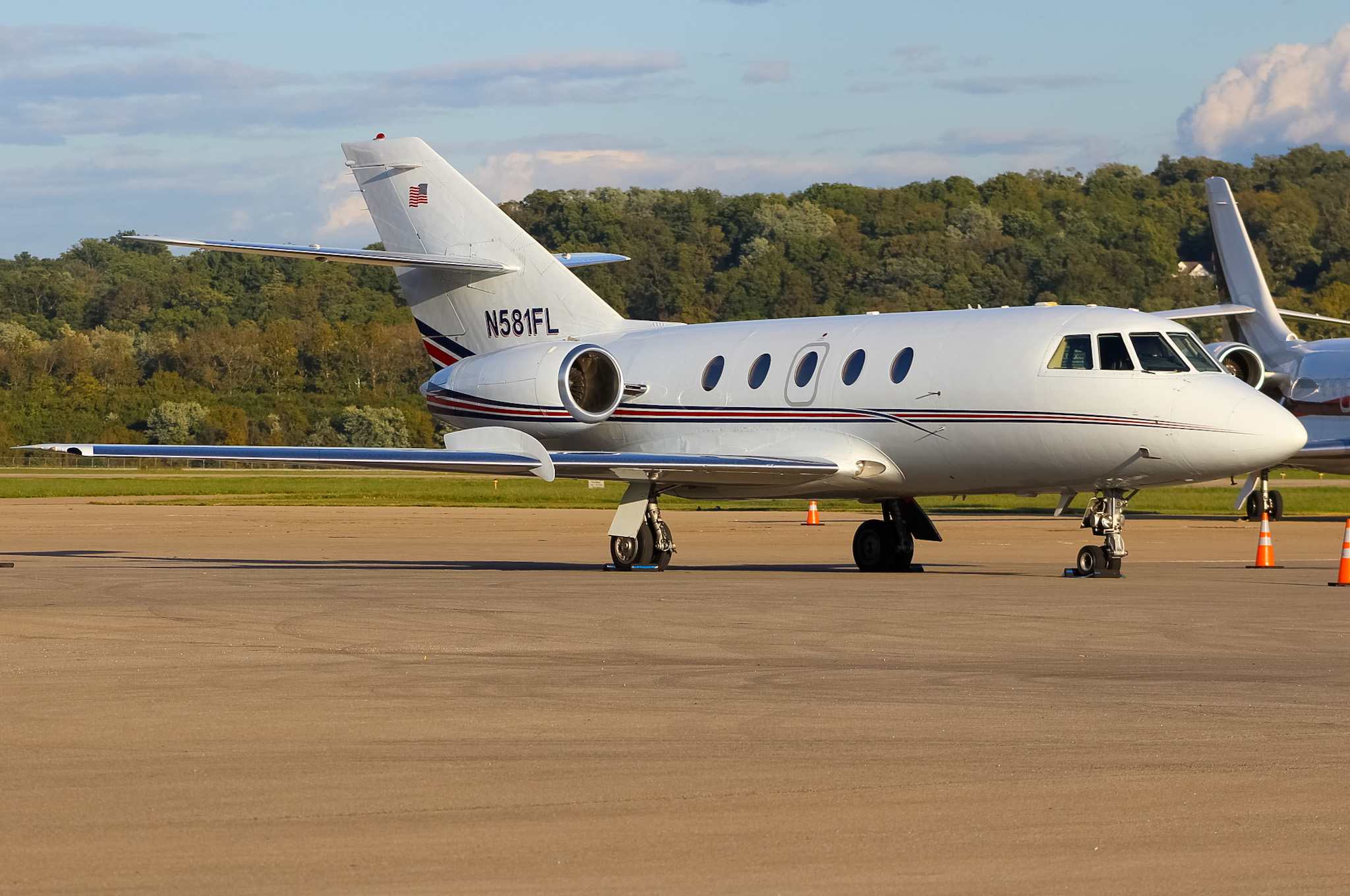 Full size: PRIVATE Dassault Falcon 20F N581FL at Cincinnati Municipal Airport/Lunken Field