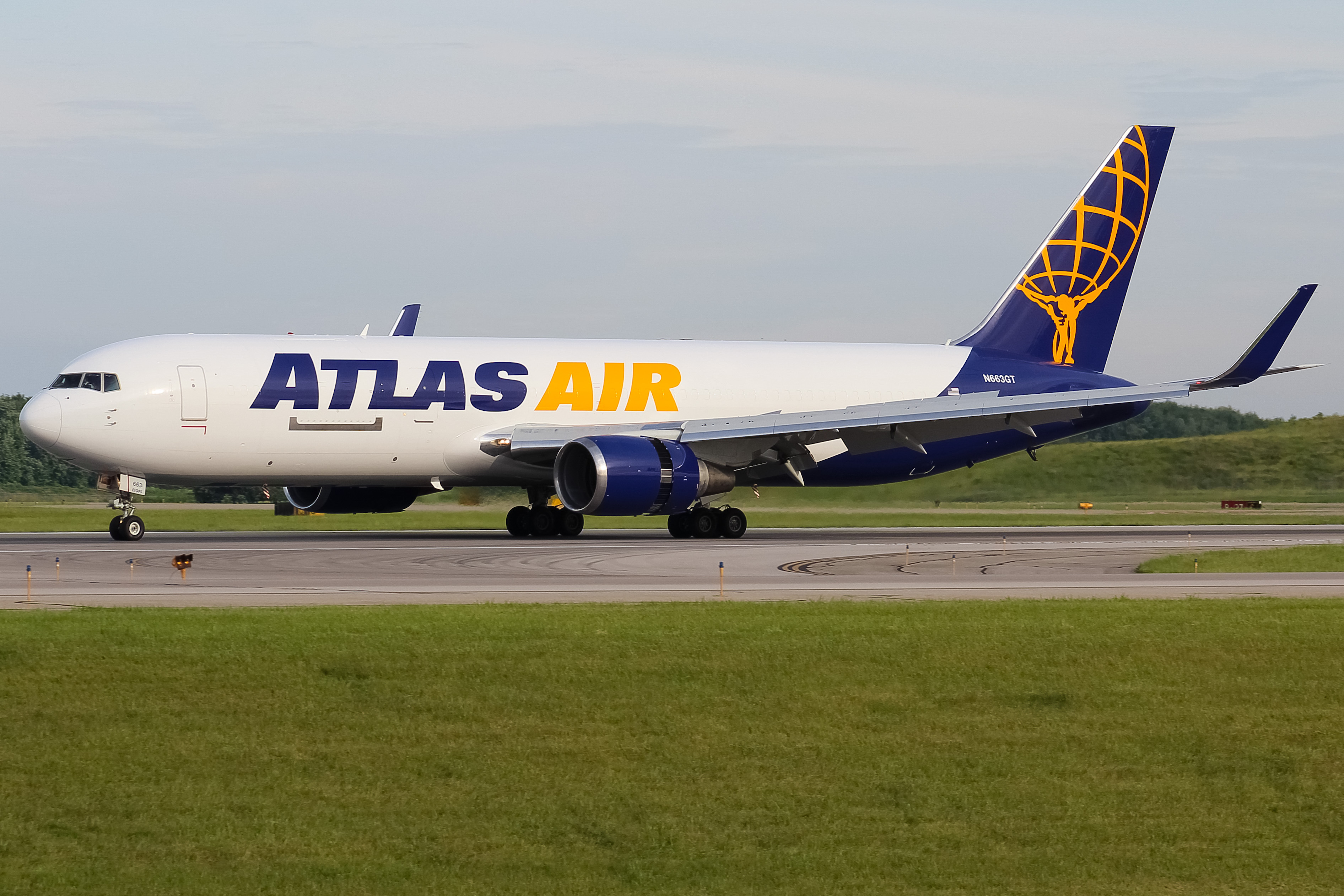 Full size: Atlas Air Boeing 767-300F N663GT at Cincinnati/Northern Kentucky International Airport