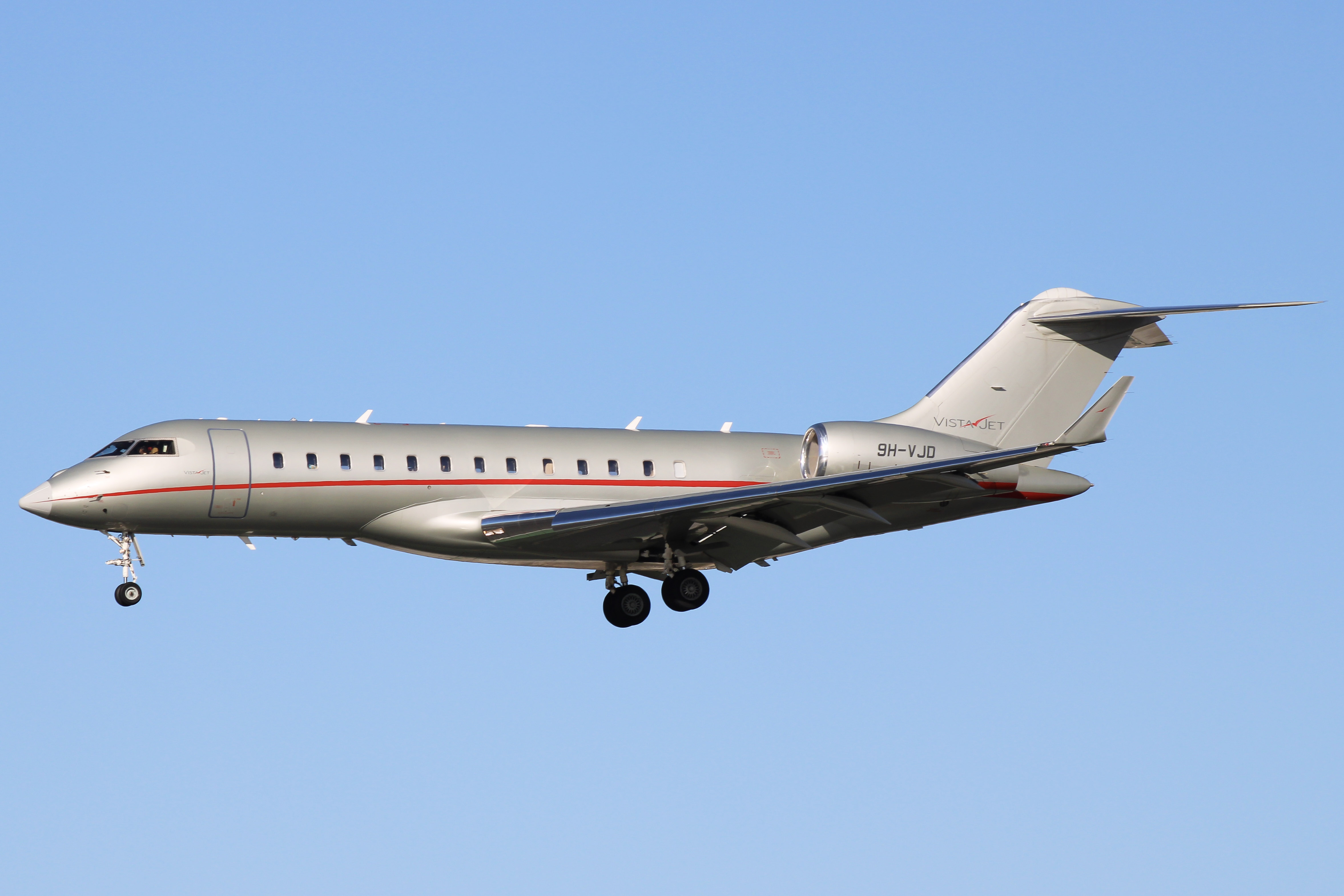 Full size: VistaJet Bombardier Global 6000 9H-VJD at San Diego International Airport