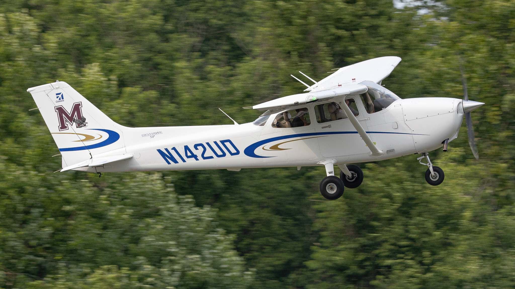 Full size: PRIVATE Cessna 172 N142UD at College Park Airport