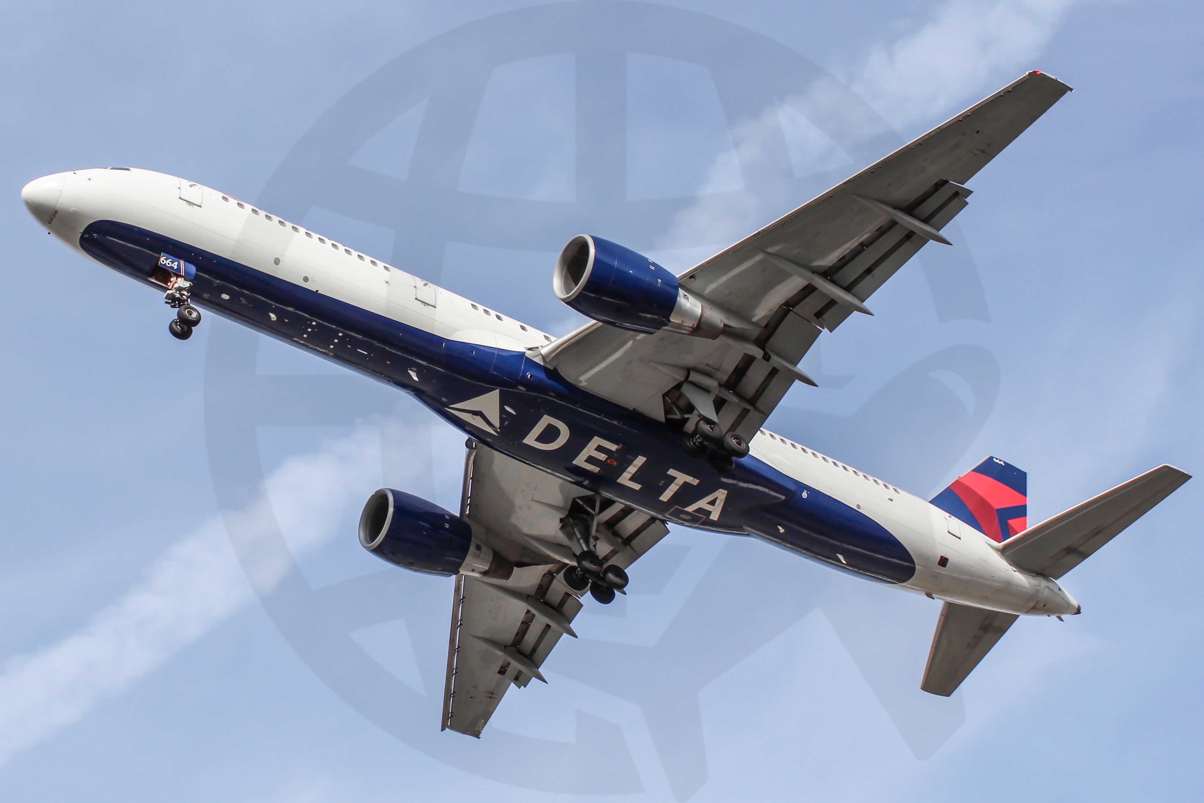 Full size: Delta Airlines Boeing 757-200 N664DN at General Mitchell International Airport