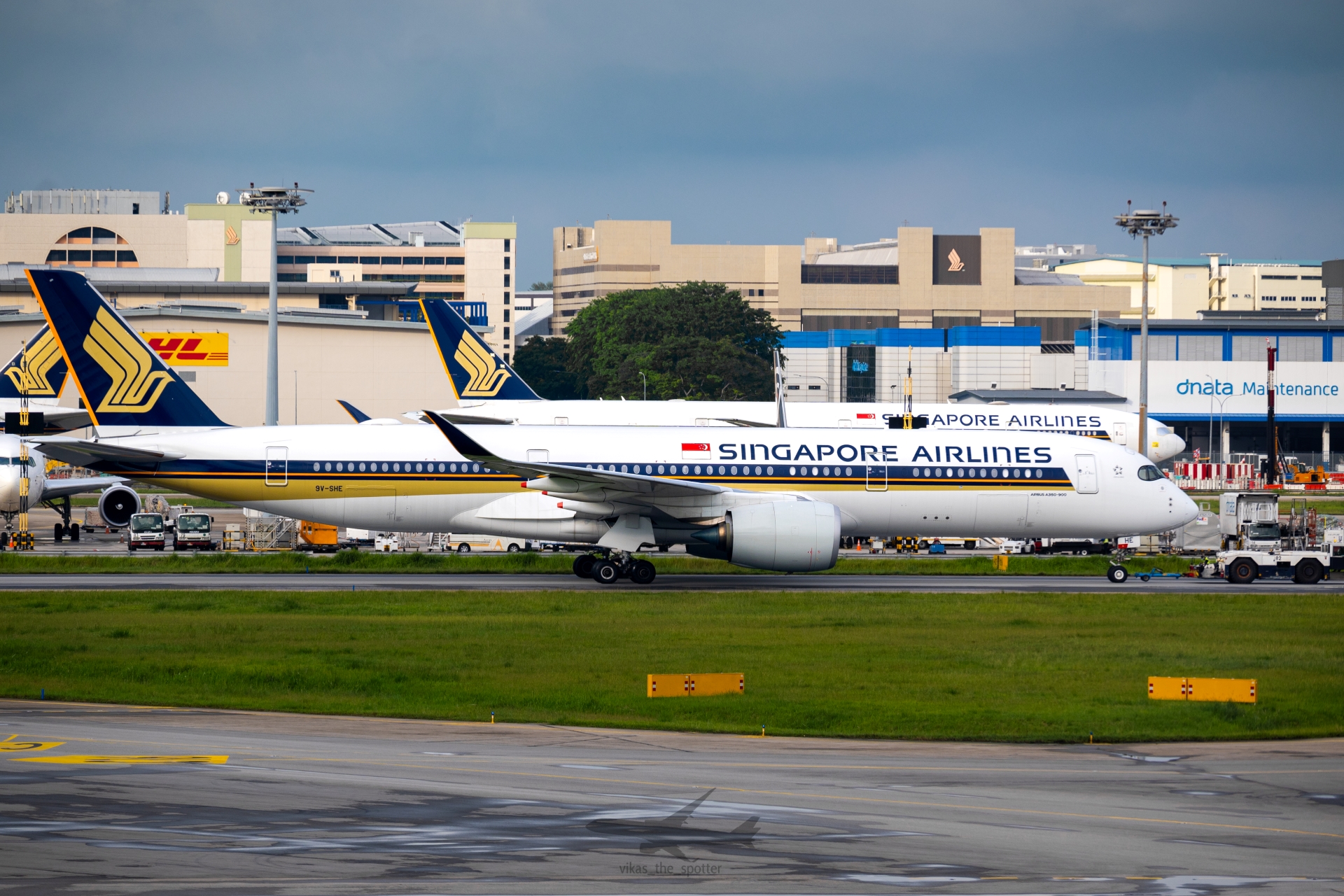 Full size: Singapore Airlines  Airbus A350-900 9V-SHE at Singapore-Changi Airport