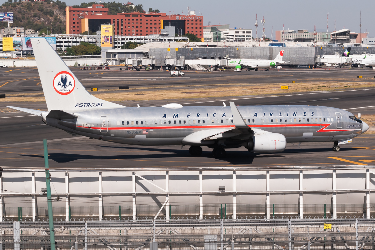 Full size: American Airlines Boeing 737-800 N905NN at Mexico City International Airport