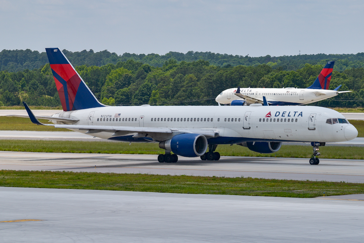 Full size: Delta Airlines Boeing 757-200 N723TW at Raleigh-Durham International Airport