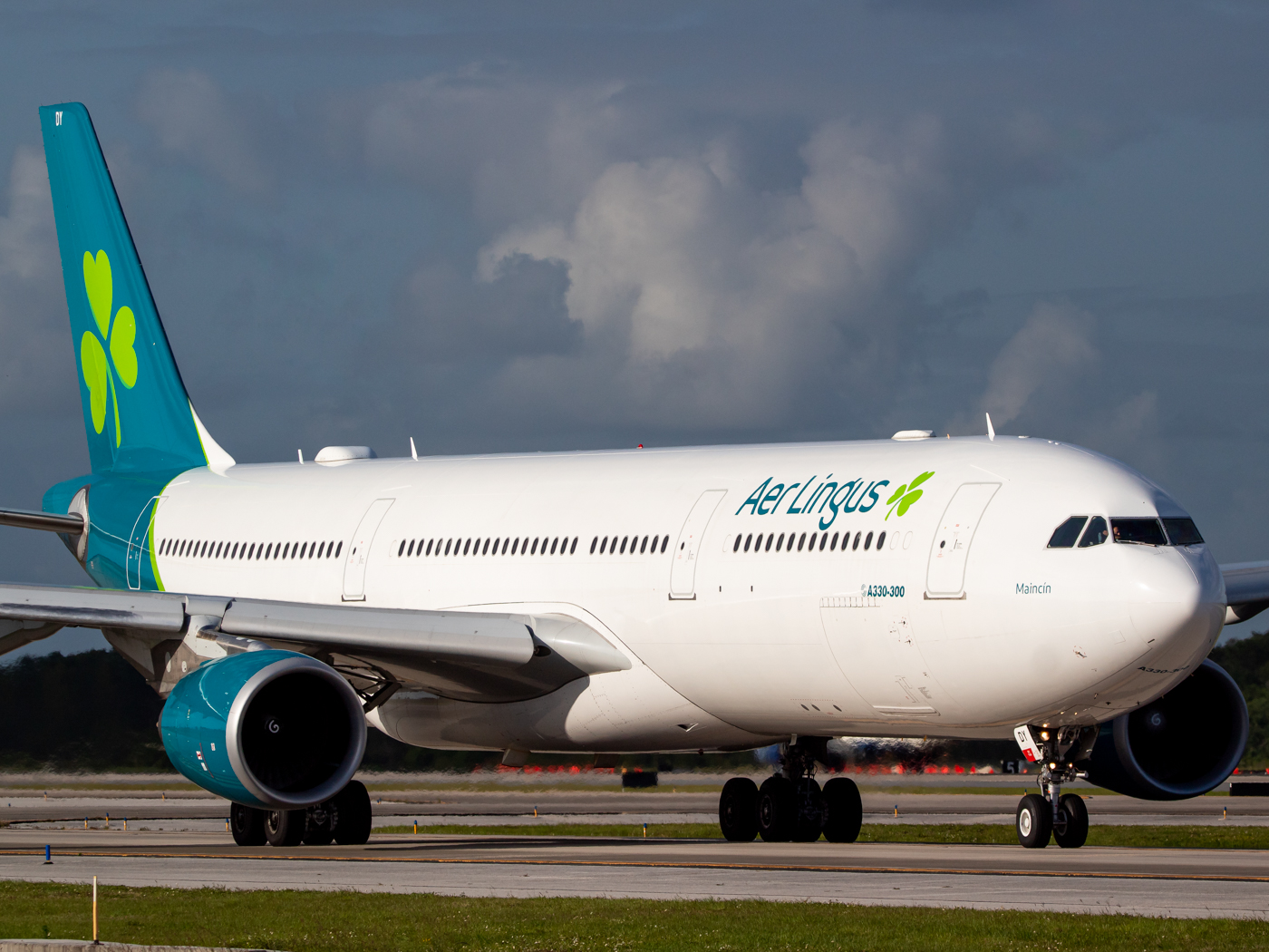 Full size: Aer Lingus Airbus A330-300 G-EIDY at Orlando International Airport