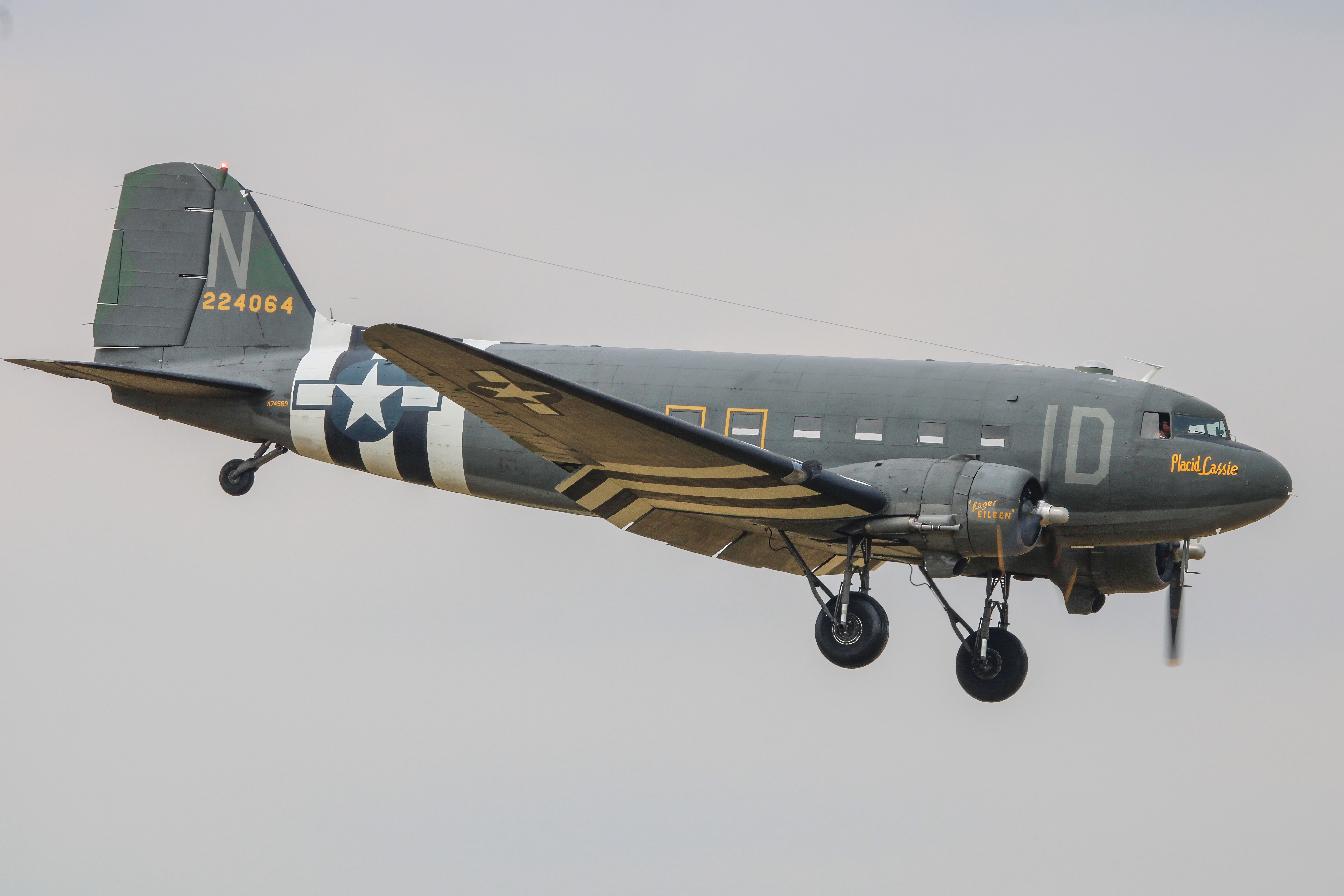 Full size: PRIVATE Douglas DC-3 N74589 at Reading Regional Airport/Carl A Spaatz Field