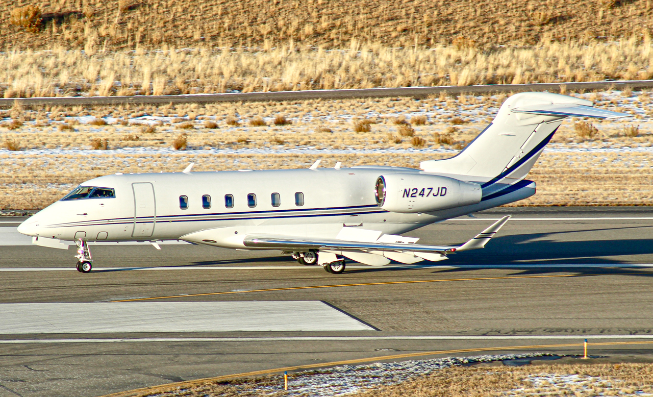 Full size: PRIVATE Bombardier Challenger 350 N247JD at Eagle County Regional Airport