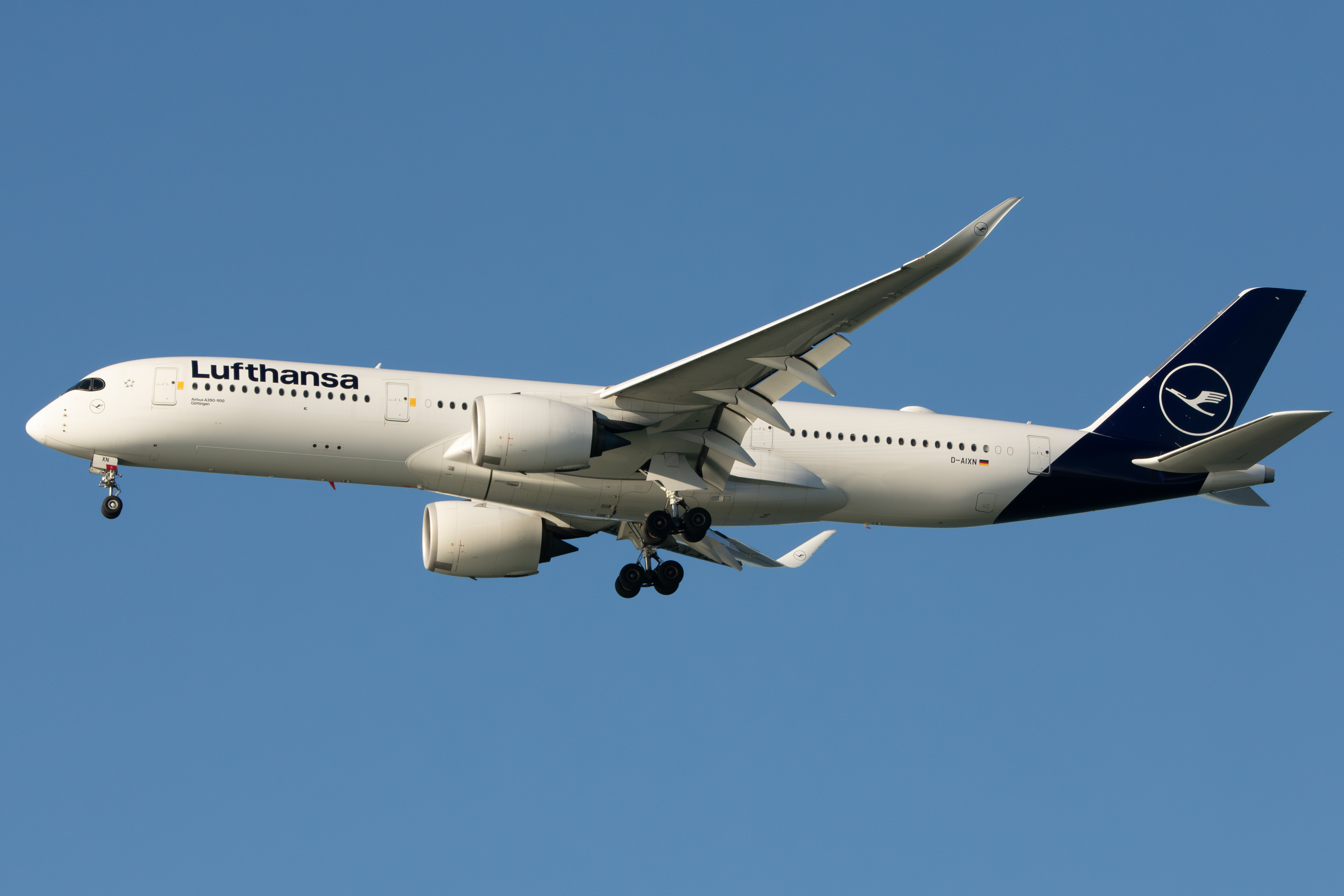 Full size: Lufthansa Airbus A350-900 D-AIXN at San Francisco International Airport