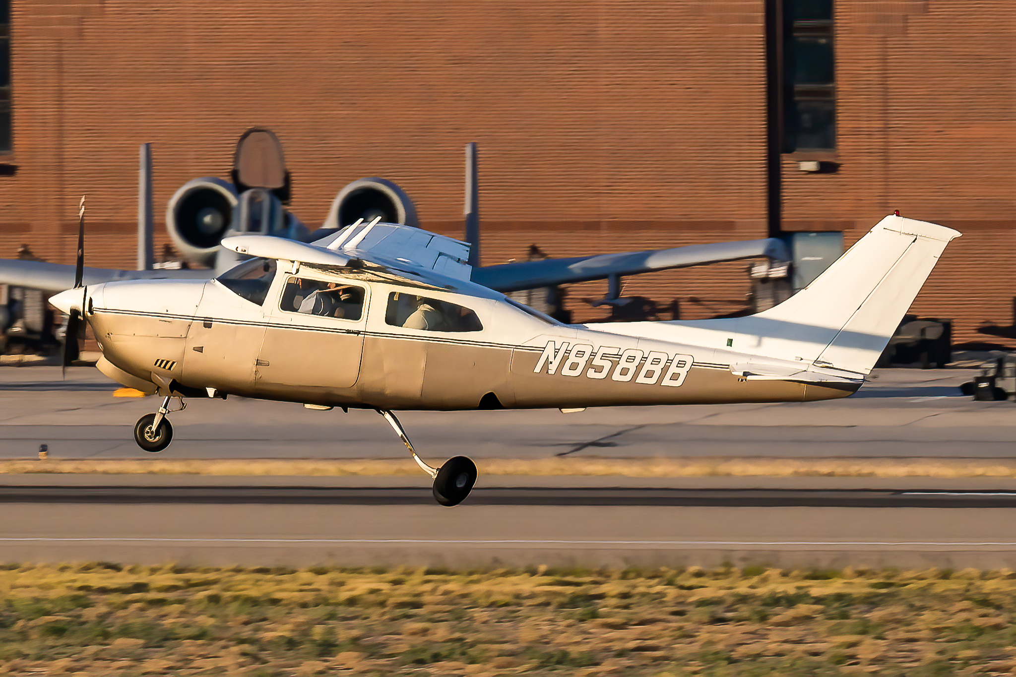 Full size: PRIVATE Cessna T210N Turbo Centurion N858BB at Boise Air Terminal/Gowen Field