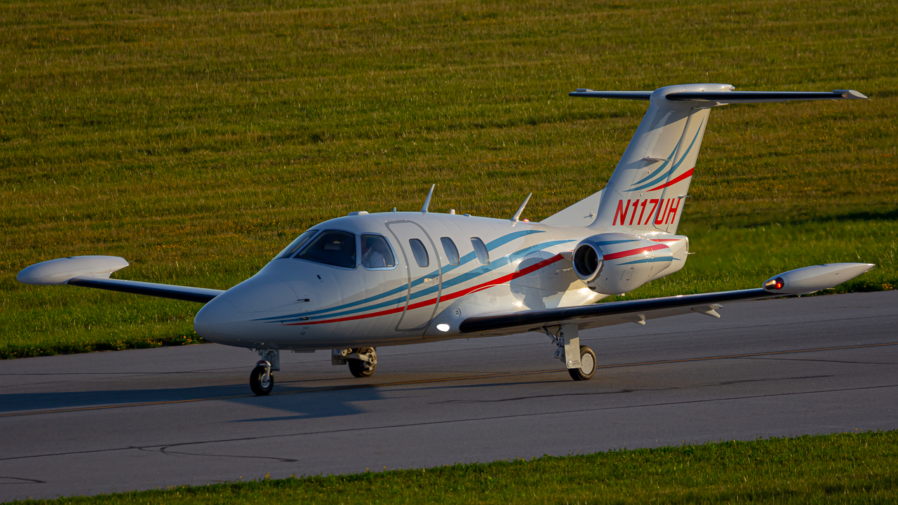 Full size: PRIVATE Eclipse EA500 N117UH at John Glenn Columbus International Airport
