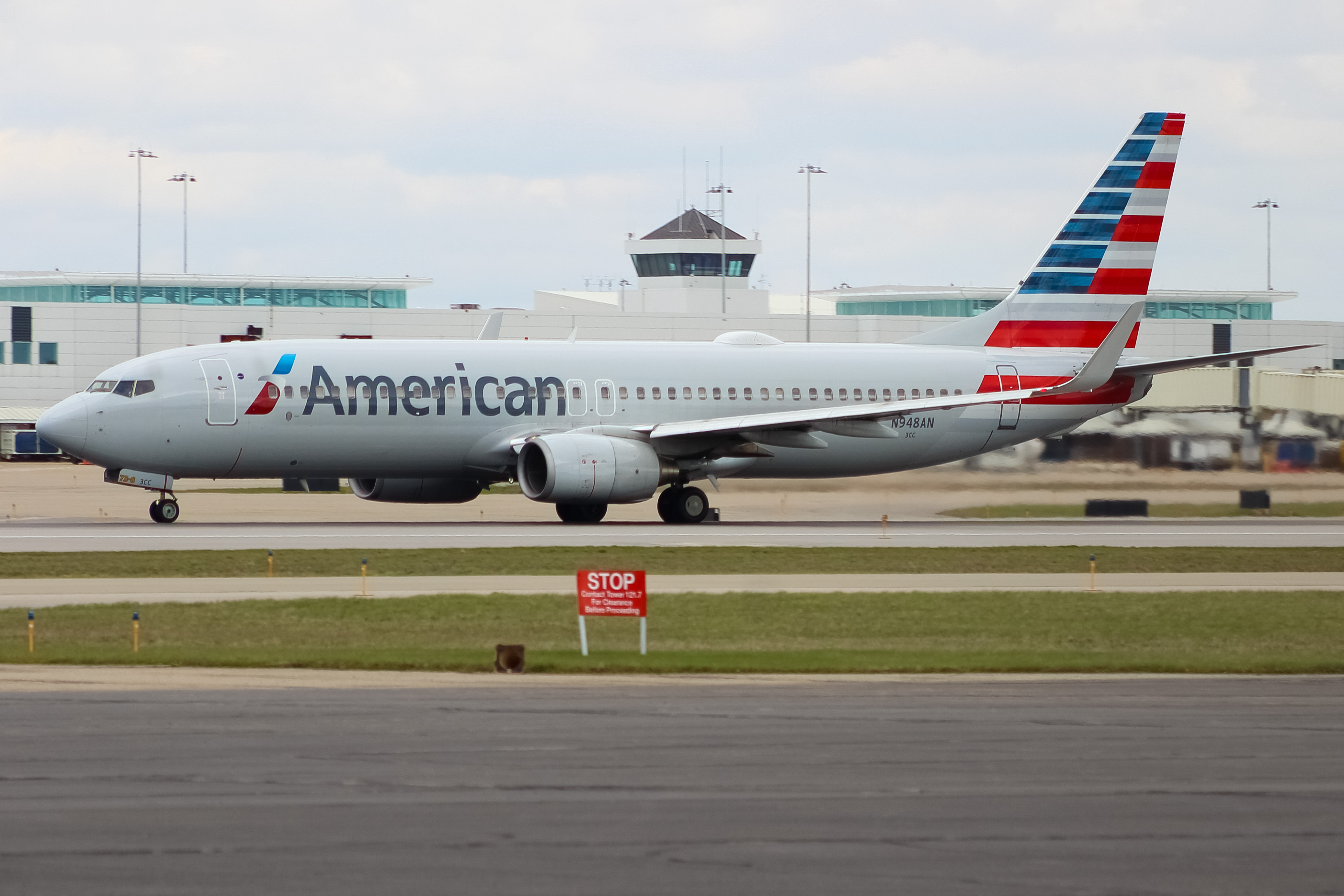 Full size: American Airlines Boeing 737-800 N948AN at Cincinnati/Northern Kentucky International Airport
