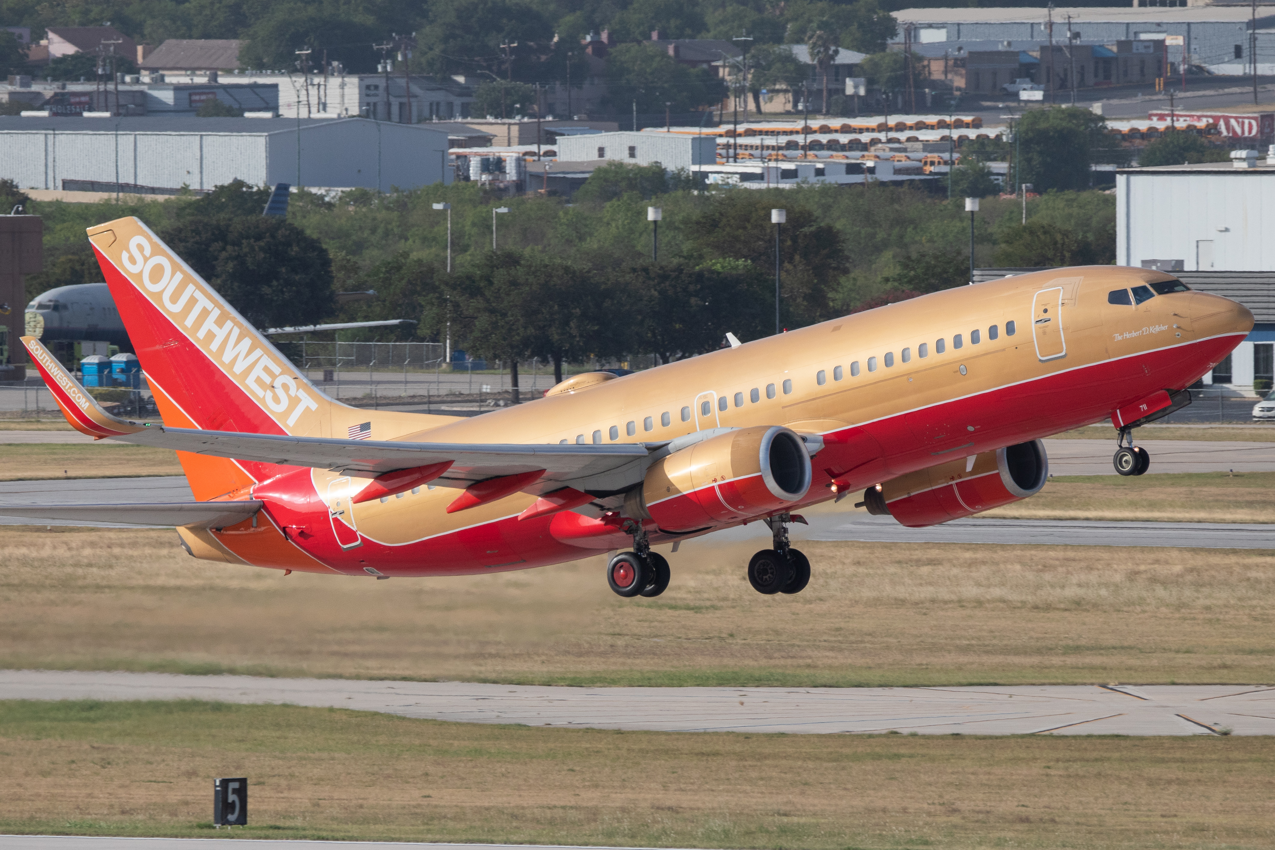 Full size: Southwest Airlines Boeing 737-700 N711HK at San Antonio International Airport
