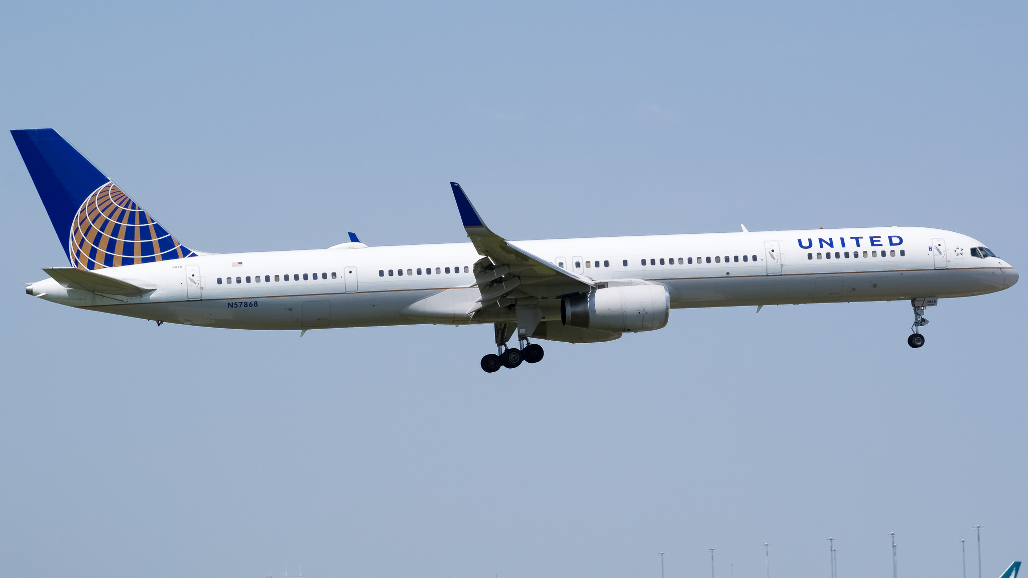 Full size: United Airlines Boeing 757-300 N57868 at Chicago O'Hare International Airport