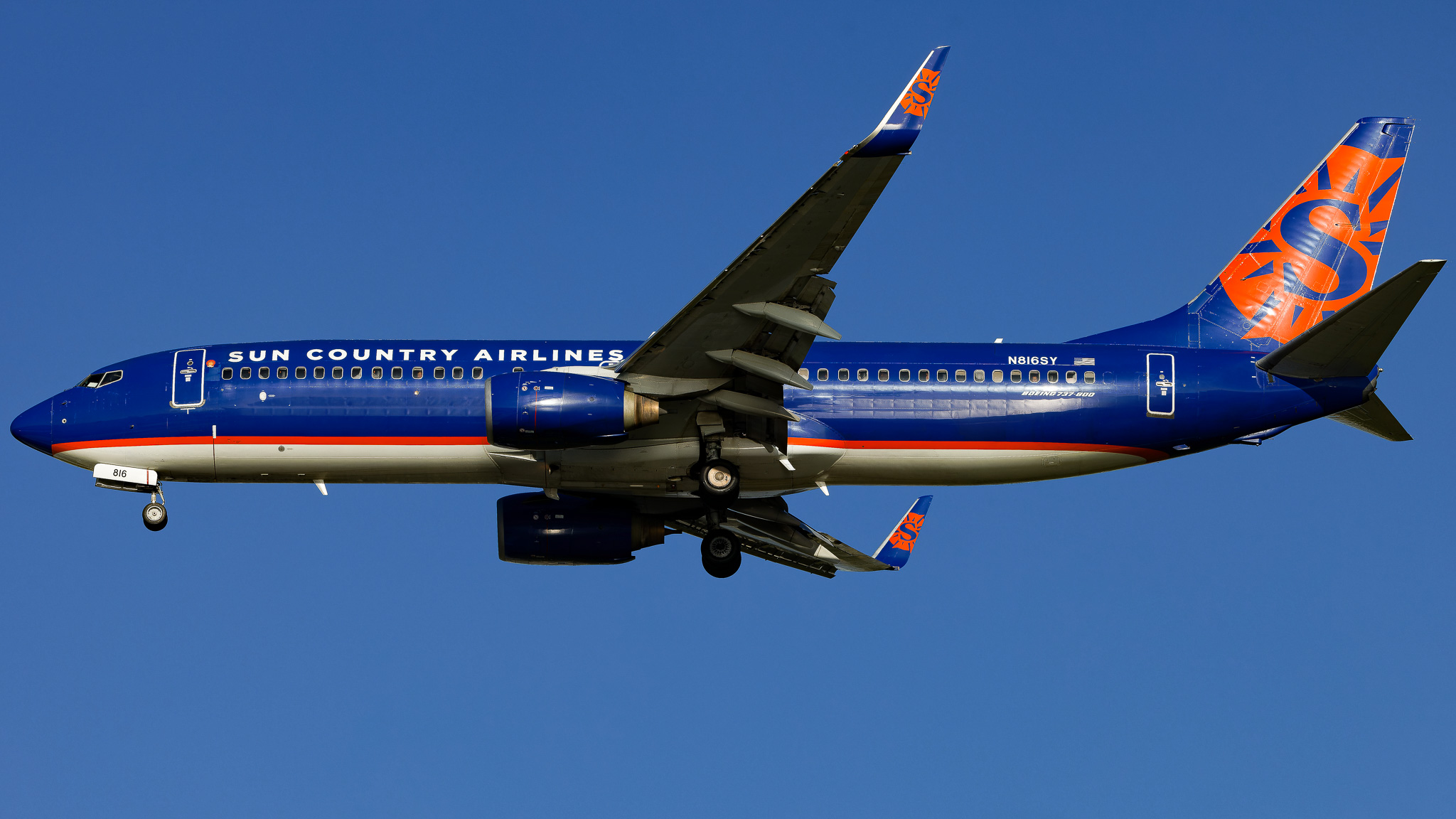 Full size: Sun Country Airlines Boeing 737-800 N816SY at Tampa International Airport
