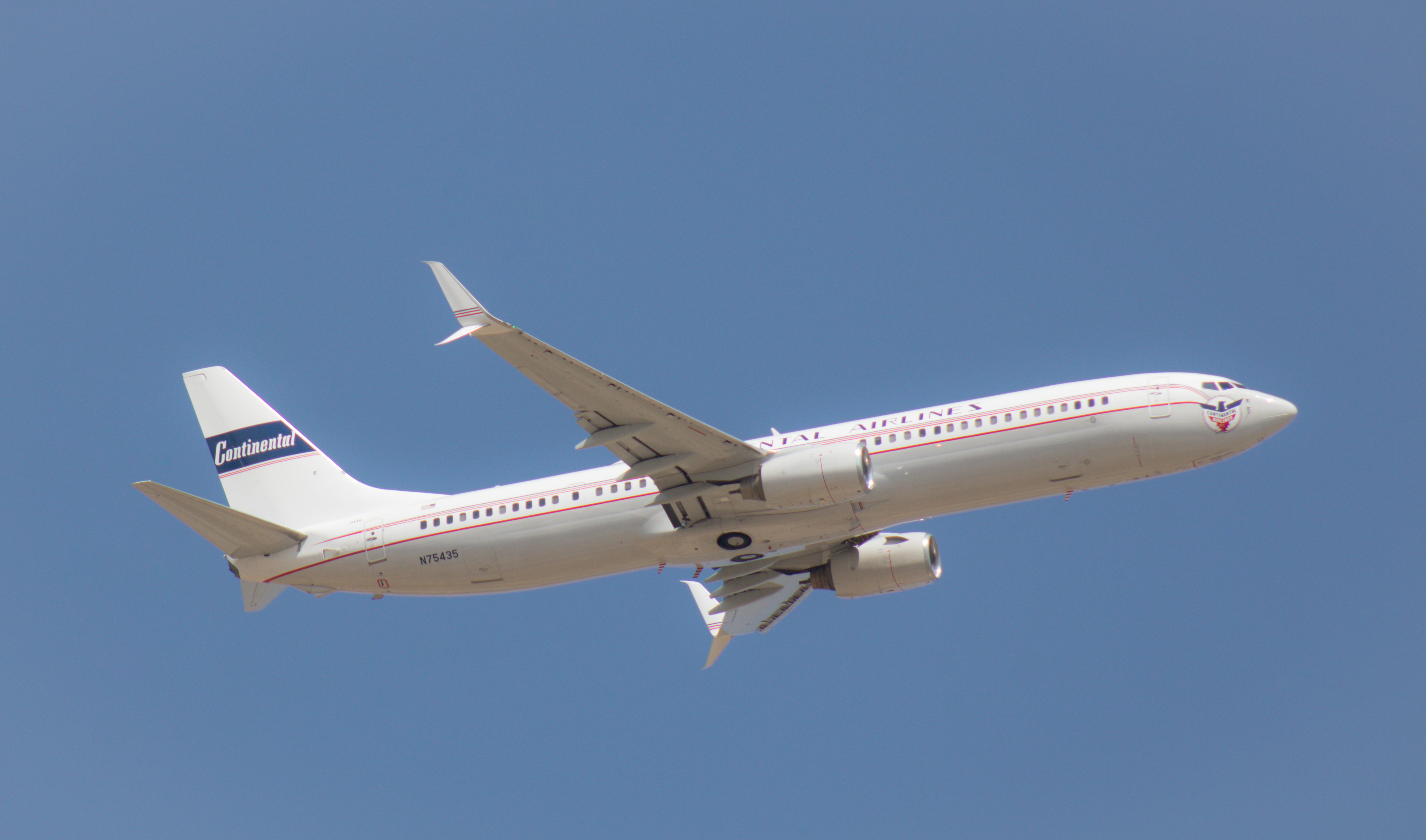 Full size: United Airlines Boeing 737-900ER N75435 at Boise Air Terminal/Gowen Field