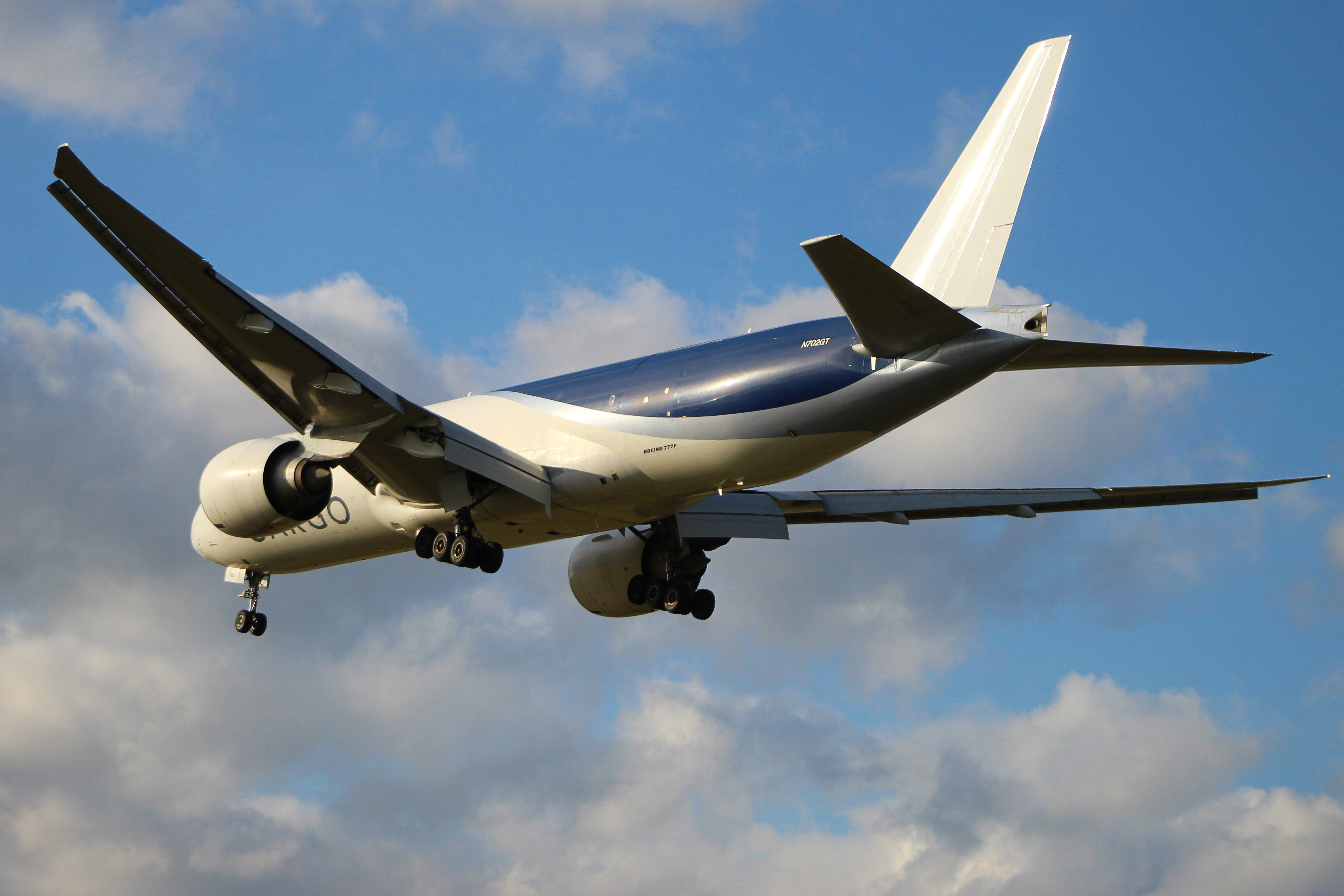 Full size: Southern Air Cargo Boeing 777F N702GT at Cincinnati/Northern Kentucky International Airport