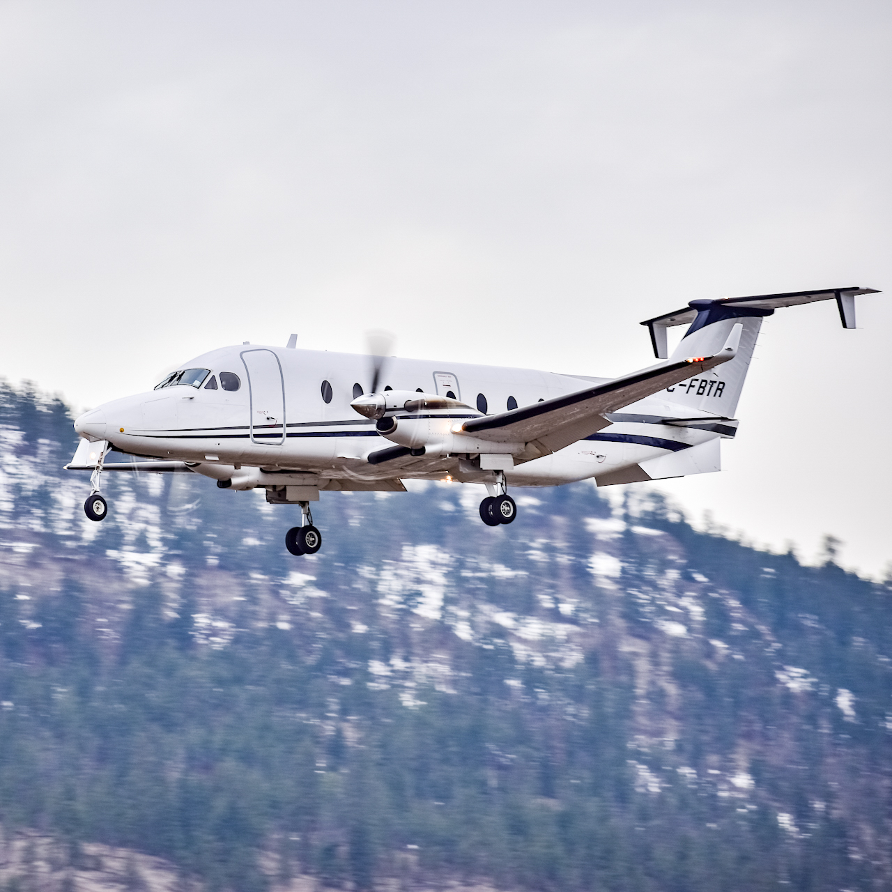 Full size: Carson Air Beechcraft 1900D C-FBTR at Kelowna International Airport
