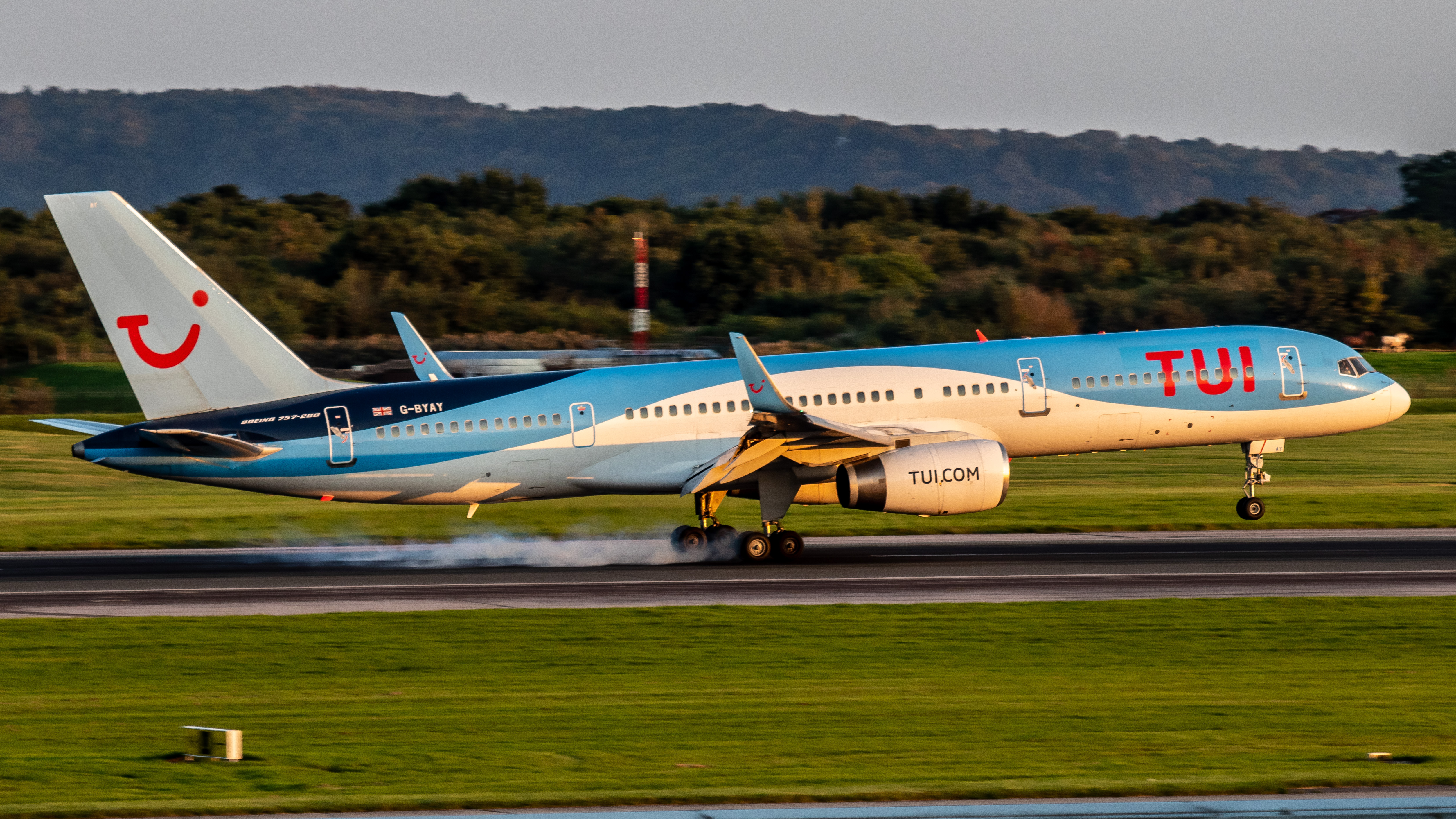 Full size: TUI Fly Boeing 757-200 G-BYAY at Manchester Airport