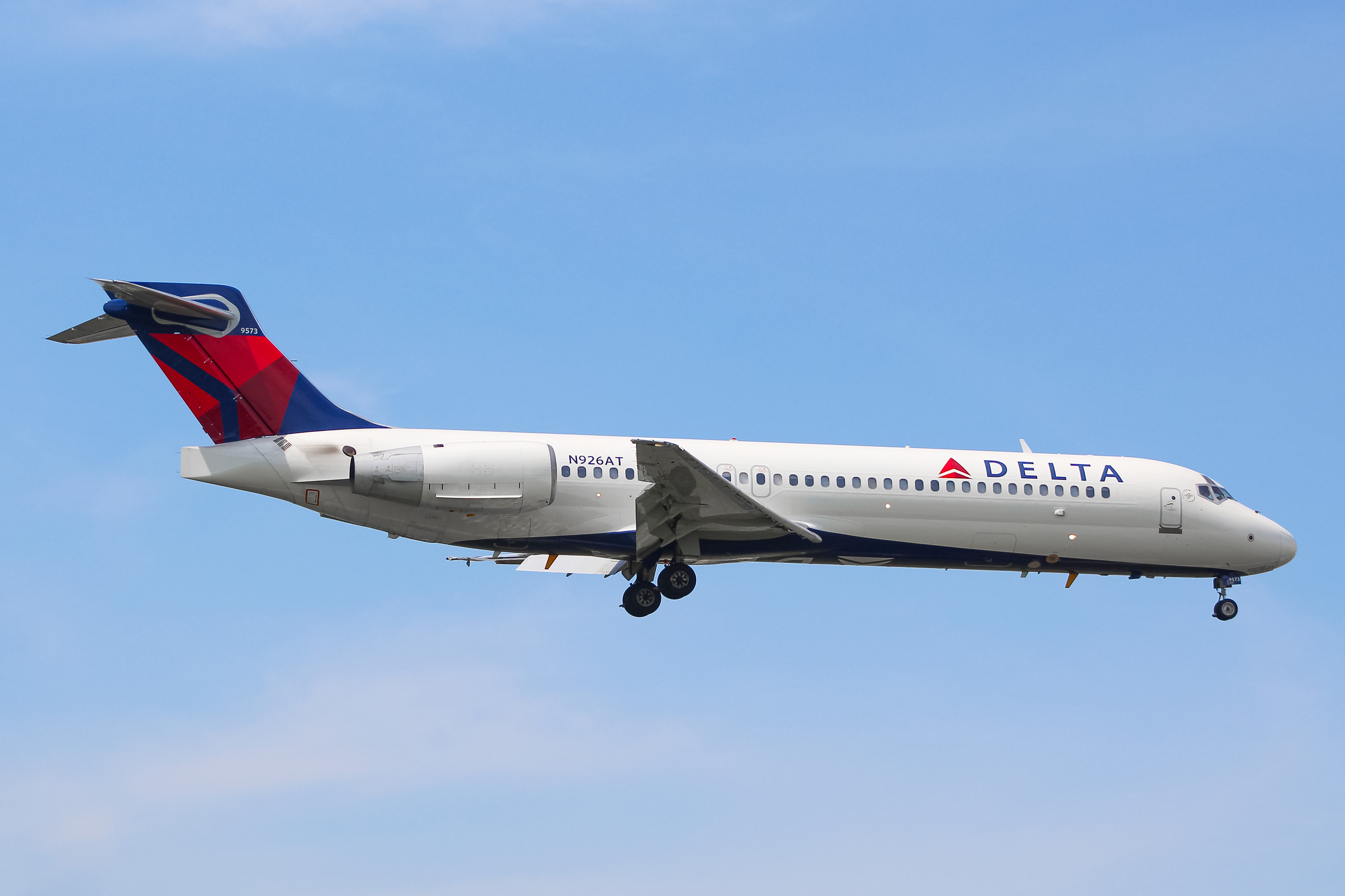 Full size: Delta Airlines Boeing 717-200 N926AT at General Mitchell International Airport