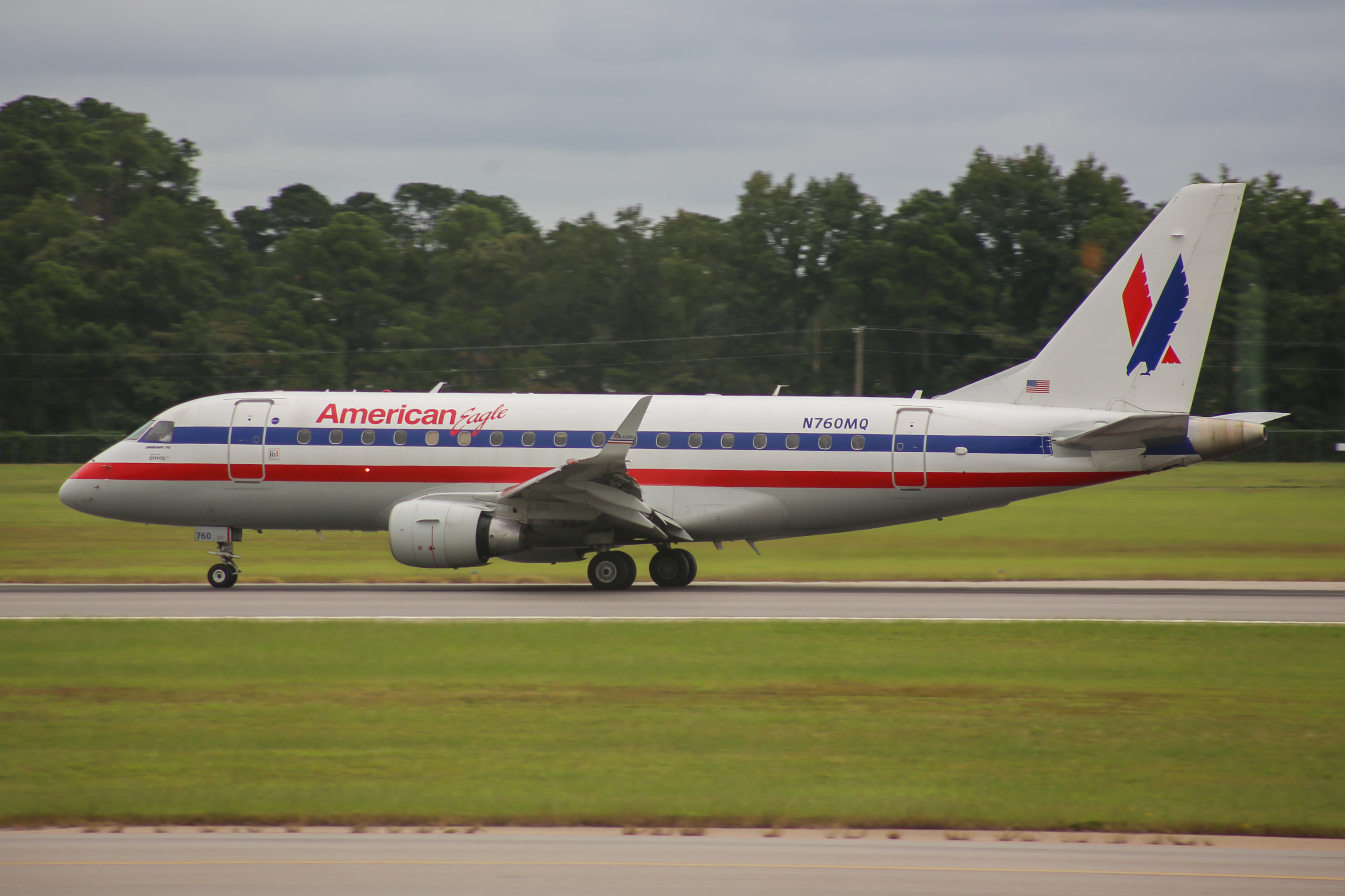 Full size: American Airlines Embraer E170 N760MQ at Norfolk International Airport