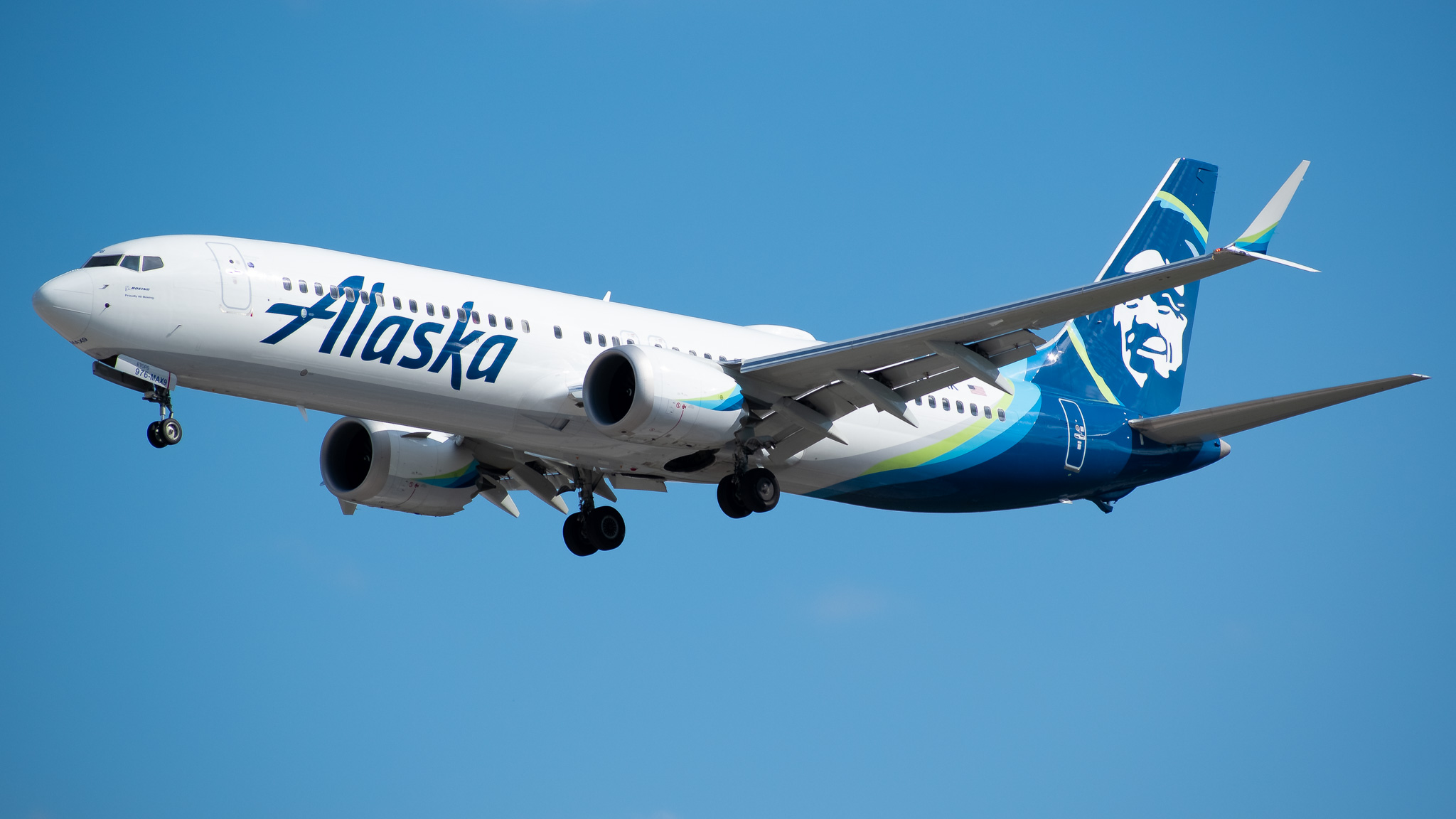 Full size: Alaska Airlines Boeing 737 MAX 9 N976AK at Orlando International Airport