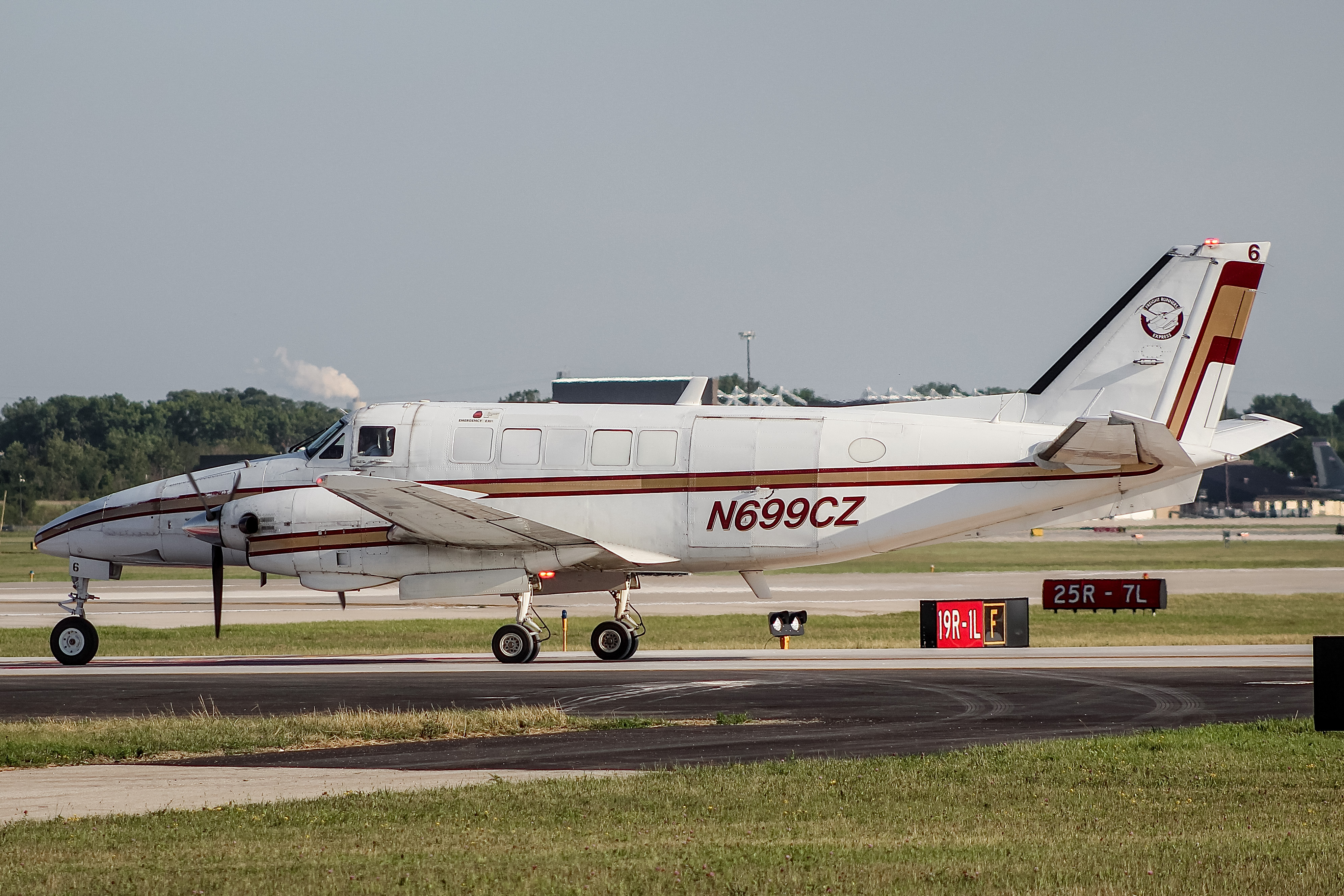 Full size: Freight Runners Express Beech 99 Airliner N699CZ at General Mitchell International Airport