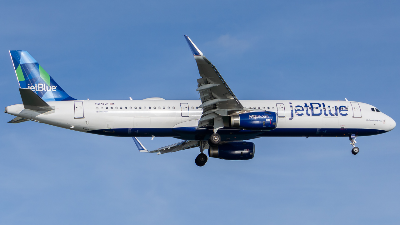 Full size: JetBlue Airways Airbus A321-200 N973JT at General Edward Lawrence Logan International Airport