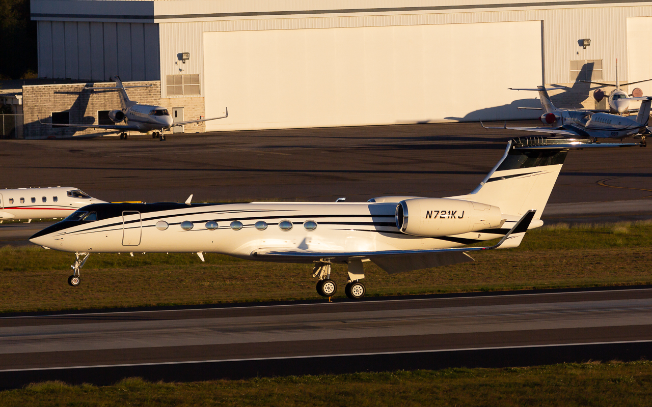 Full size: PRIVATE Gulfstream G550 N721KJ at Tampa International Airport