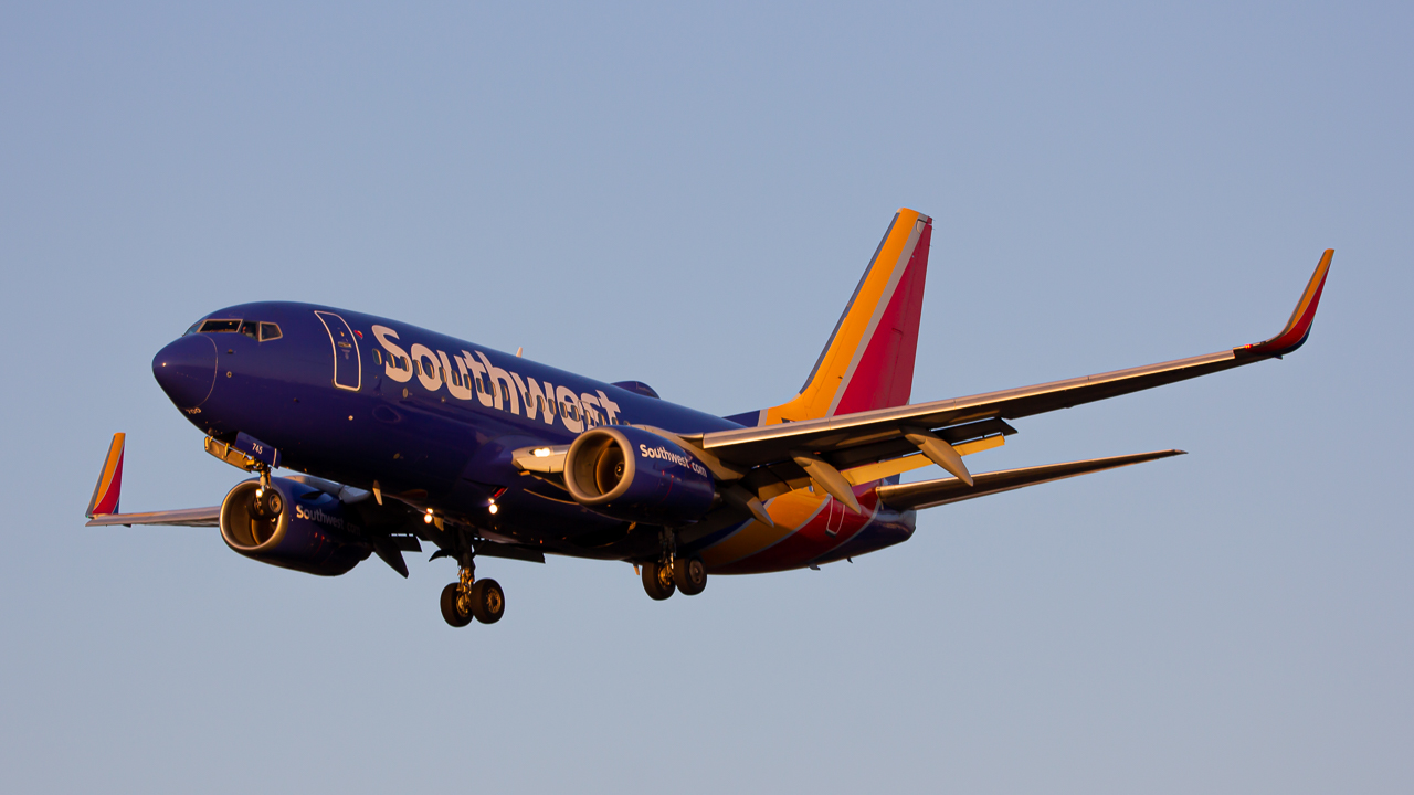 Full size: Southwest Airlines Boeing 737-700 N745SW at John Glenn Columbus International Airport