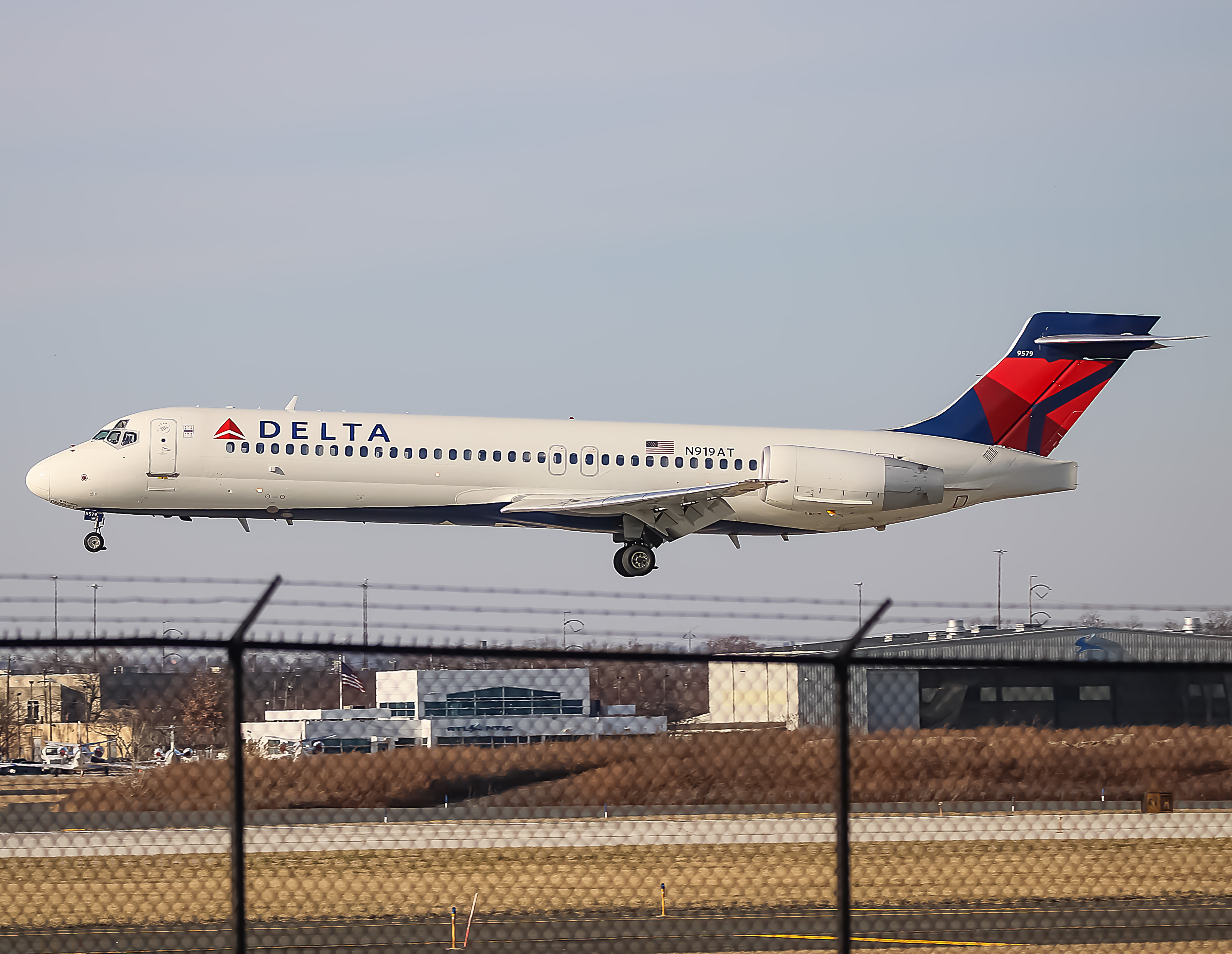 Full size: Delta Airlines Boeing 717-200 N919AT at Philadelphia International Airport