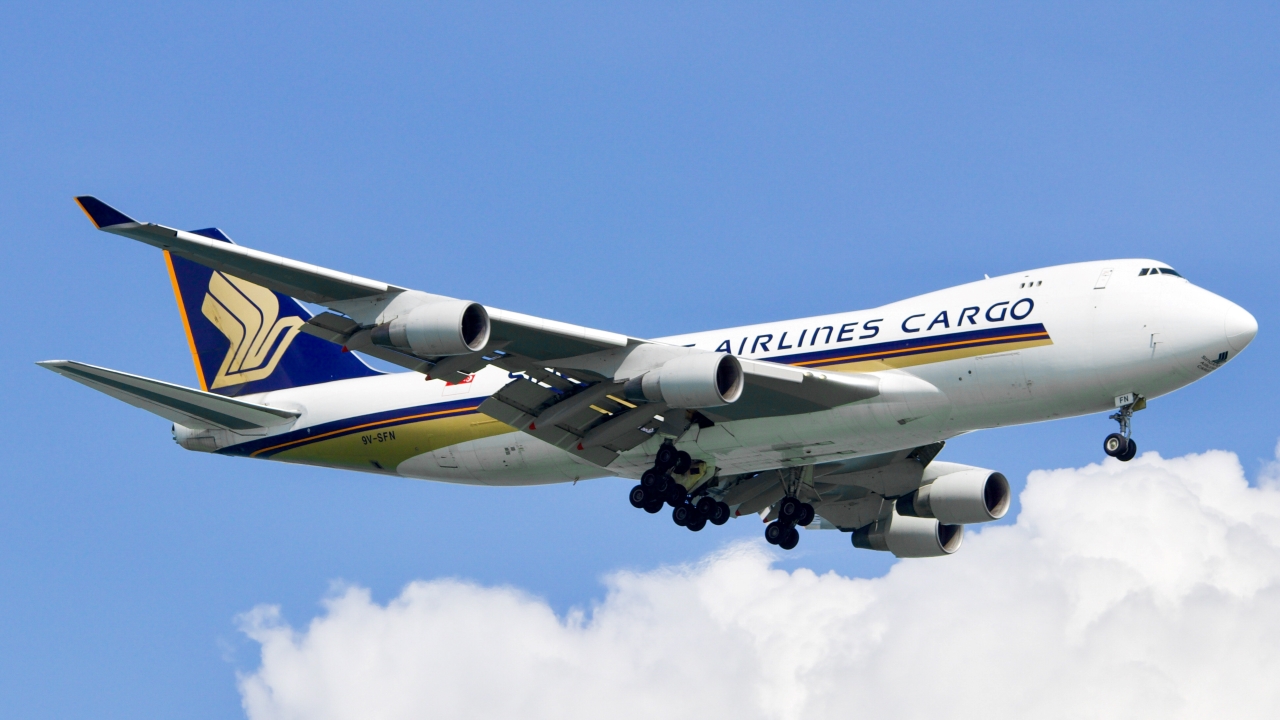 Full size: Singapore Airlines Cargo Boeing 747-400F 9V-SFN at Singapore-Changi Airport