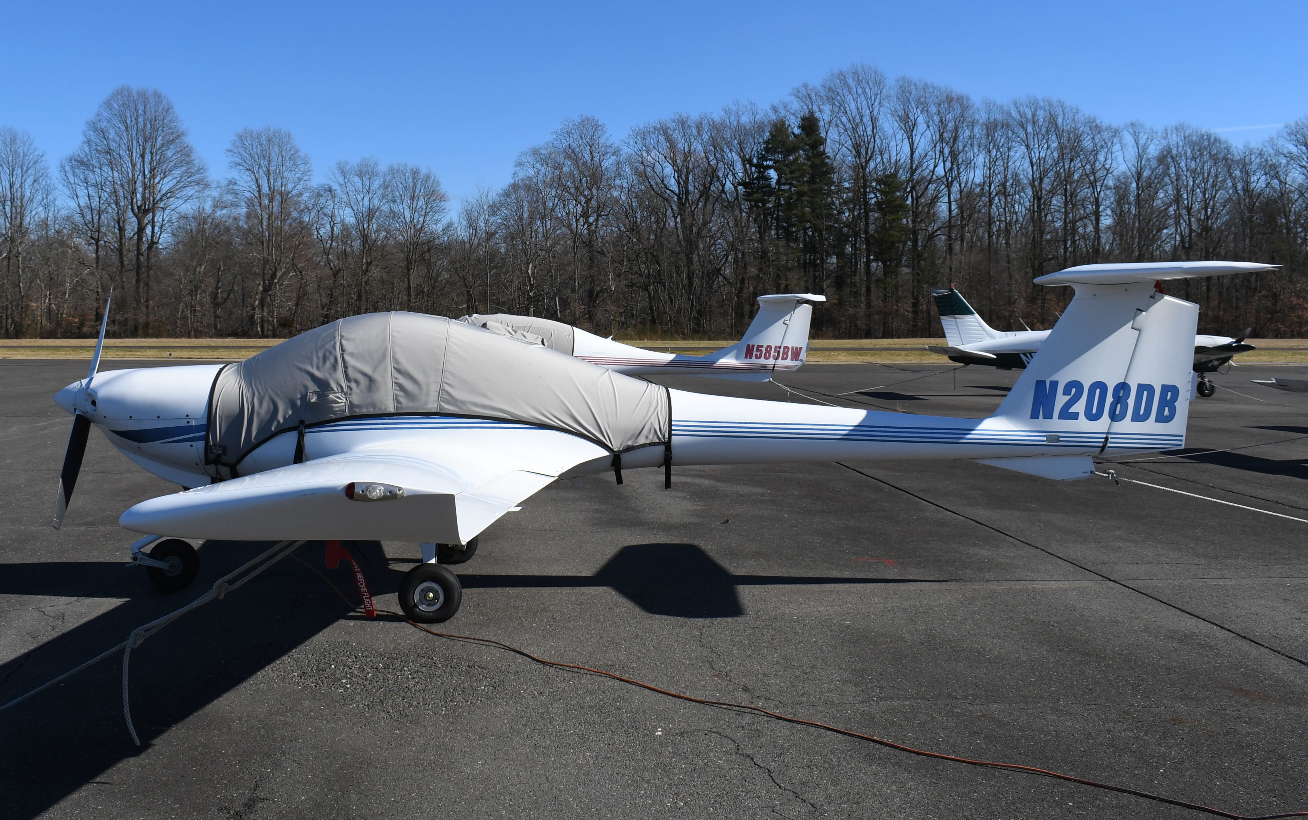 Full size: PRIVATE Diamond DA-20 N208DB at Flying W Airport