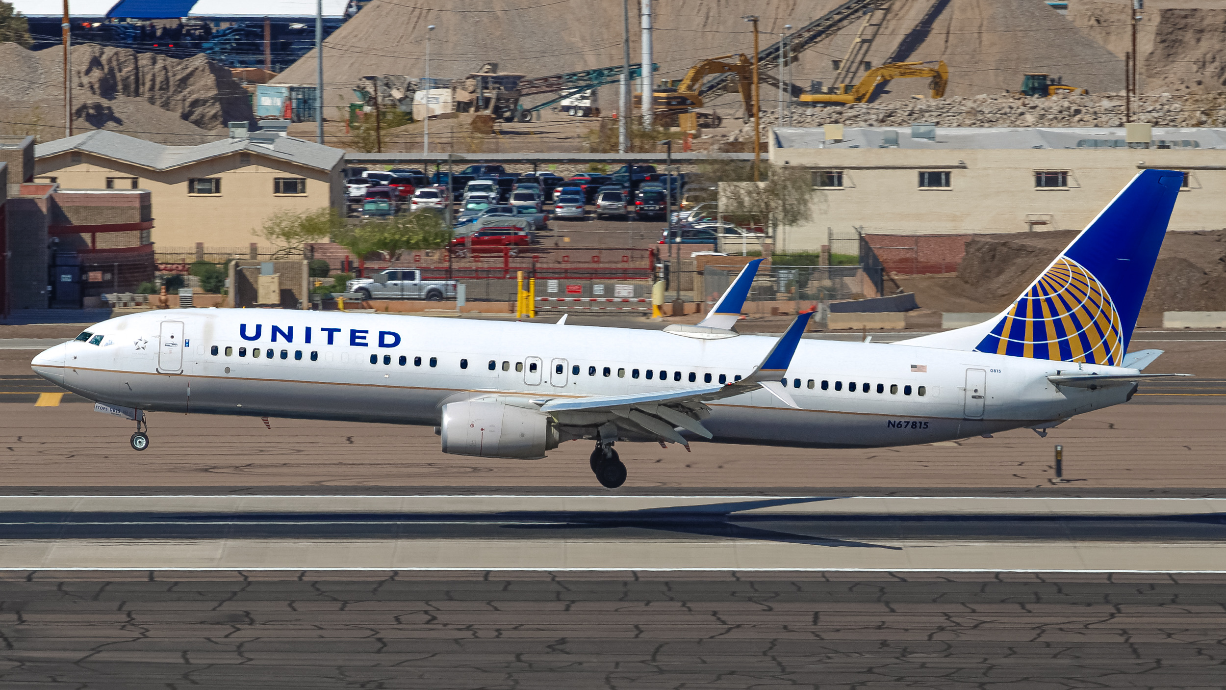 Full size: United Airlines Boeing 737-900ER N67815 at Phoenix Sky Harbor International Airport
