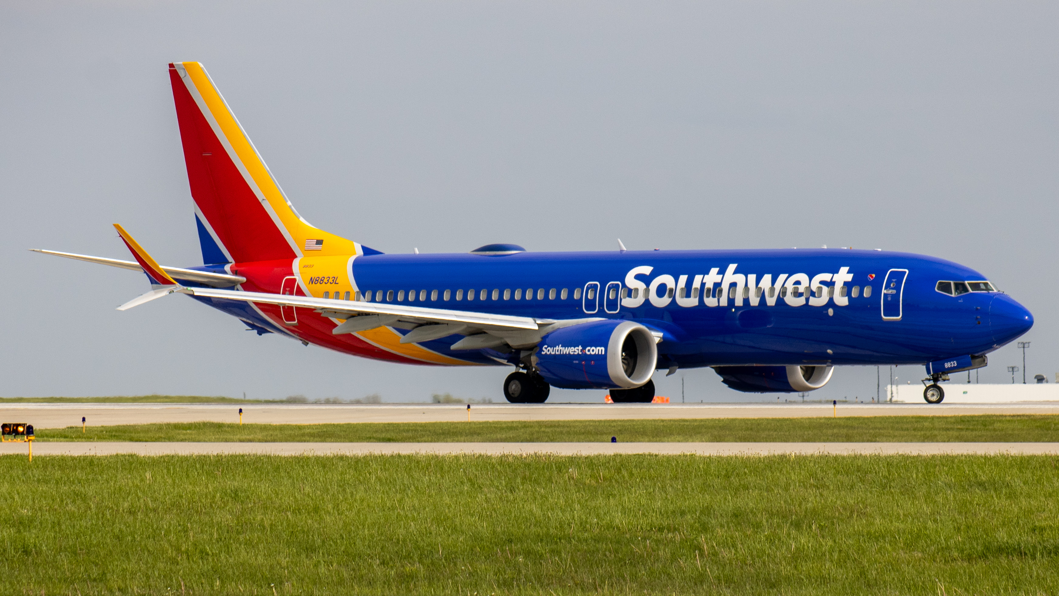 Full size: Southwest Airlines Boeing 737 MAX 8 N8833L at Indianapolis International Airport