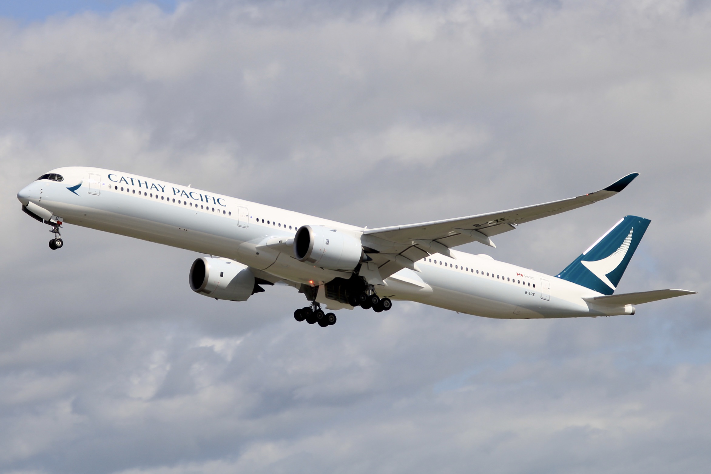 Full size: Cathay Pacific  Airbus A350-1000 B-LXE at Auckland International Airport