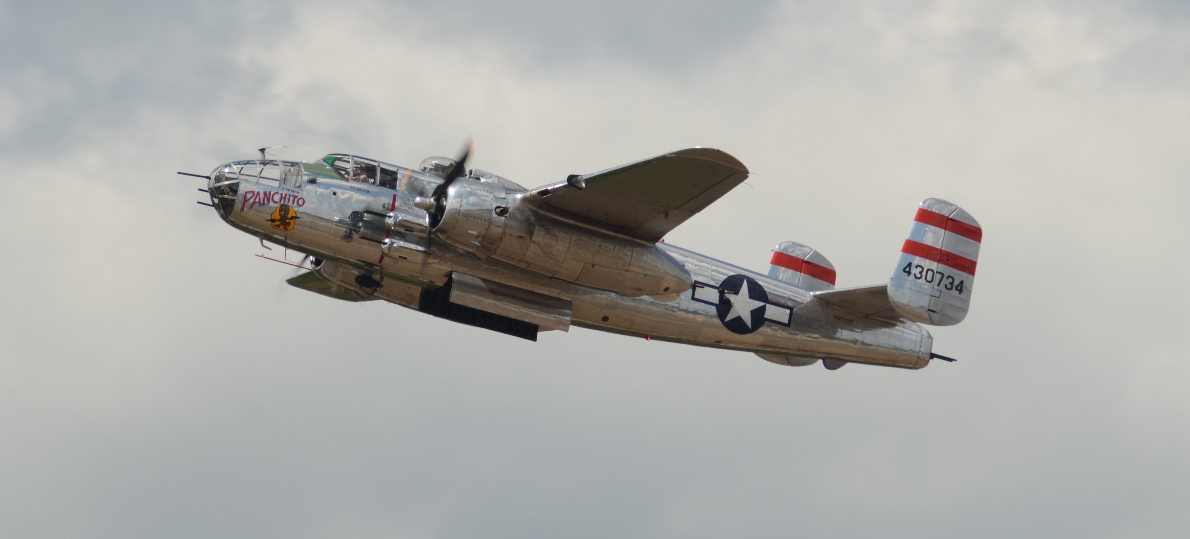 Full size: PRIVATE  North American B-25 Mitchell N9079Z at Montgomery Orange County Airport
