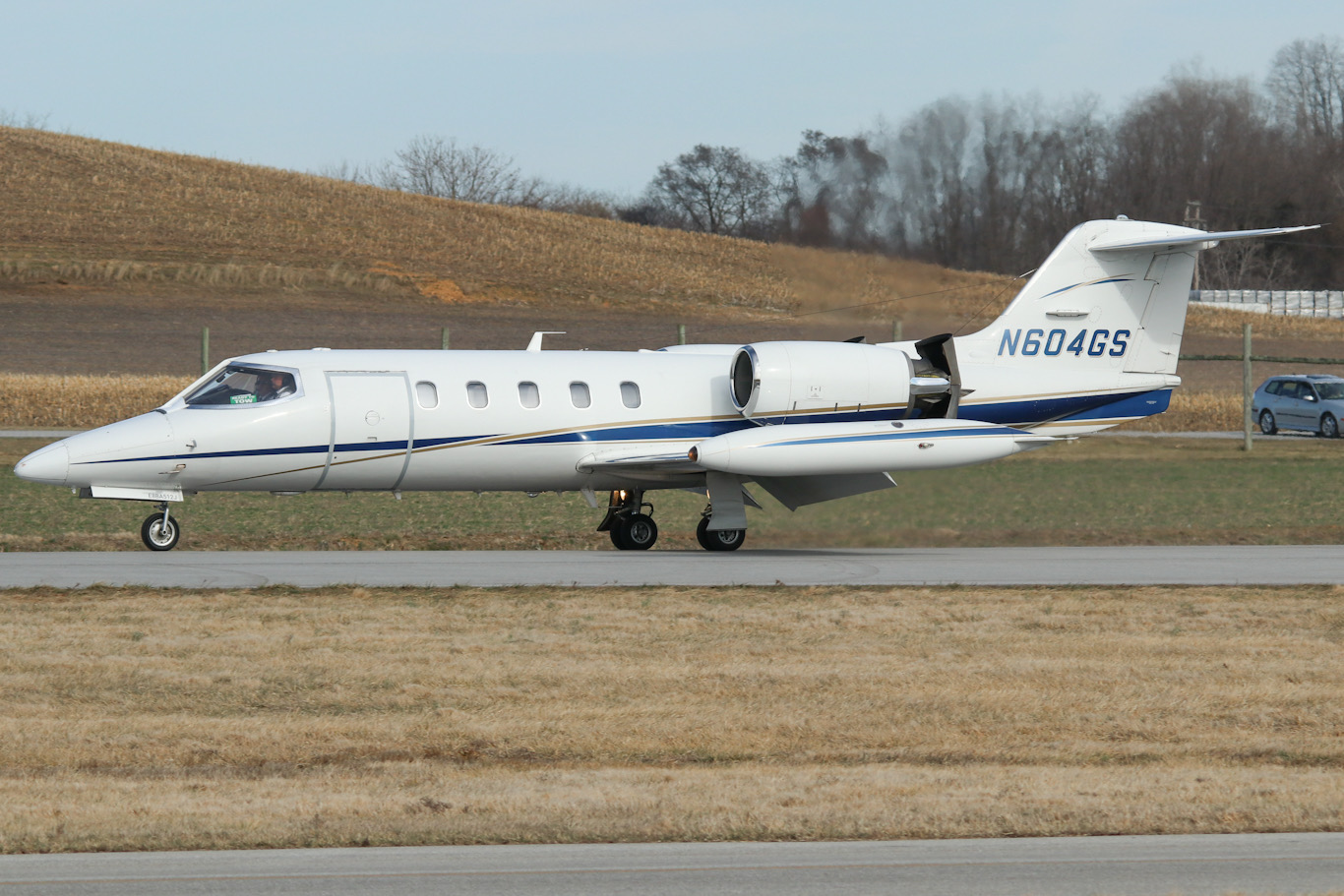 Full size: PRIVATE Learjet 35 N604GS at York Airport