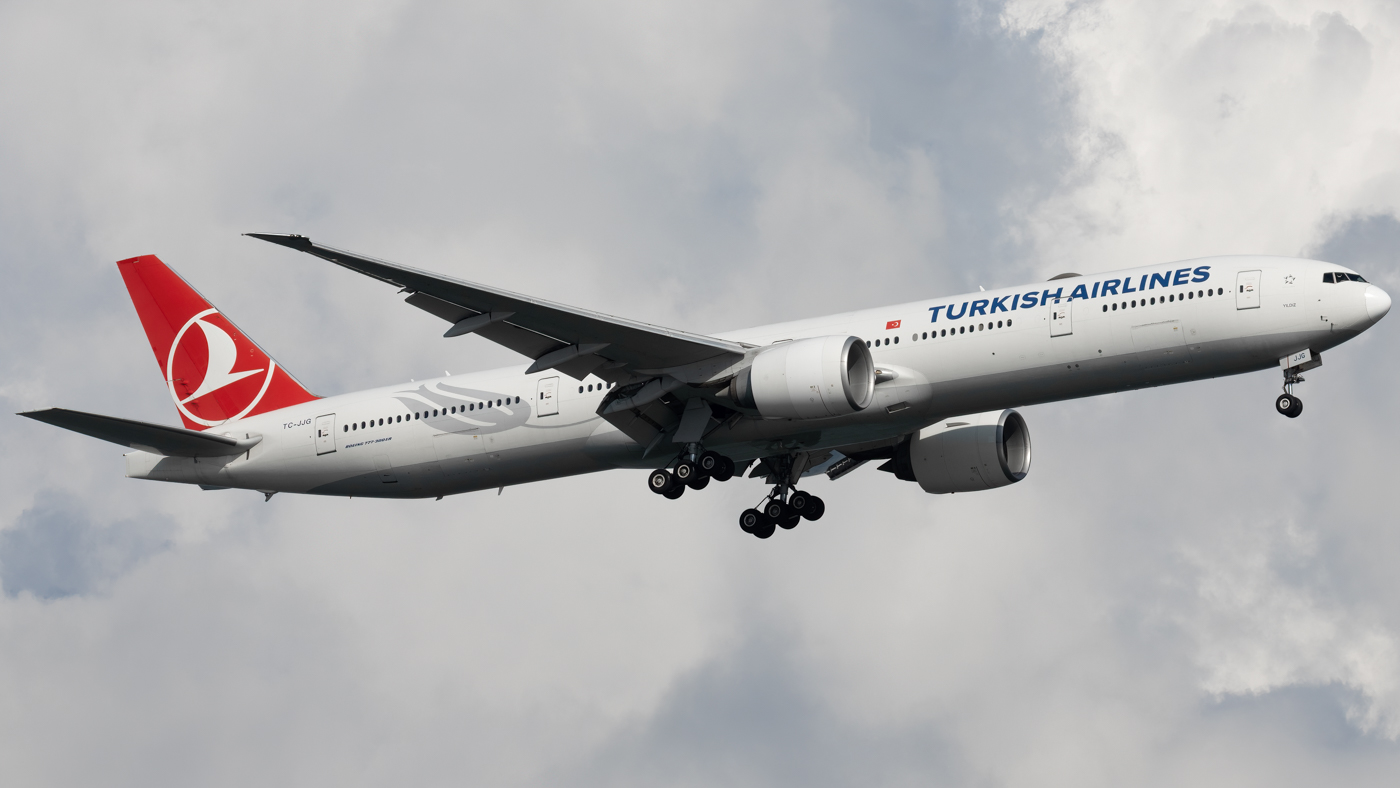 Full size: Turkish Airlines Boeing 777-300ER TC-JJG at Singapore-Changi Airport