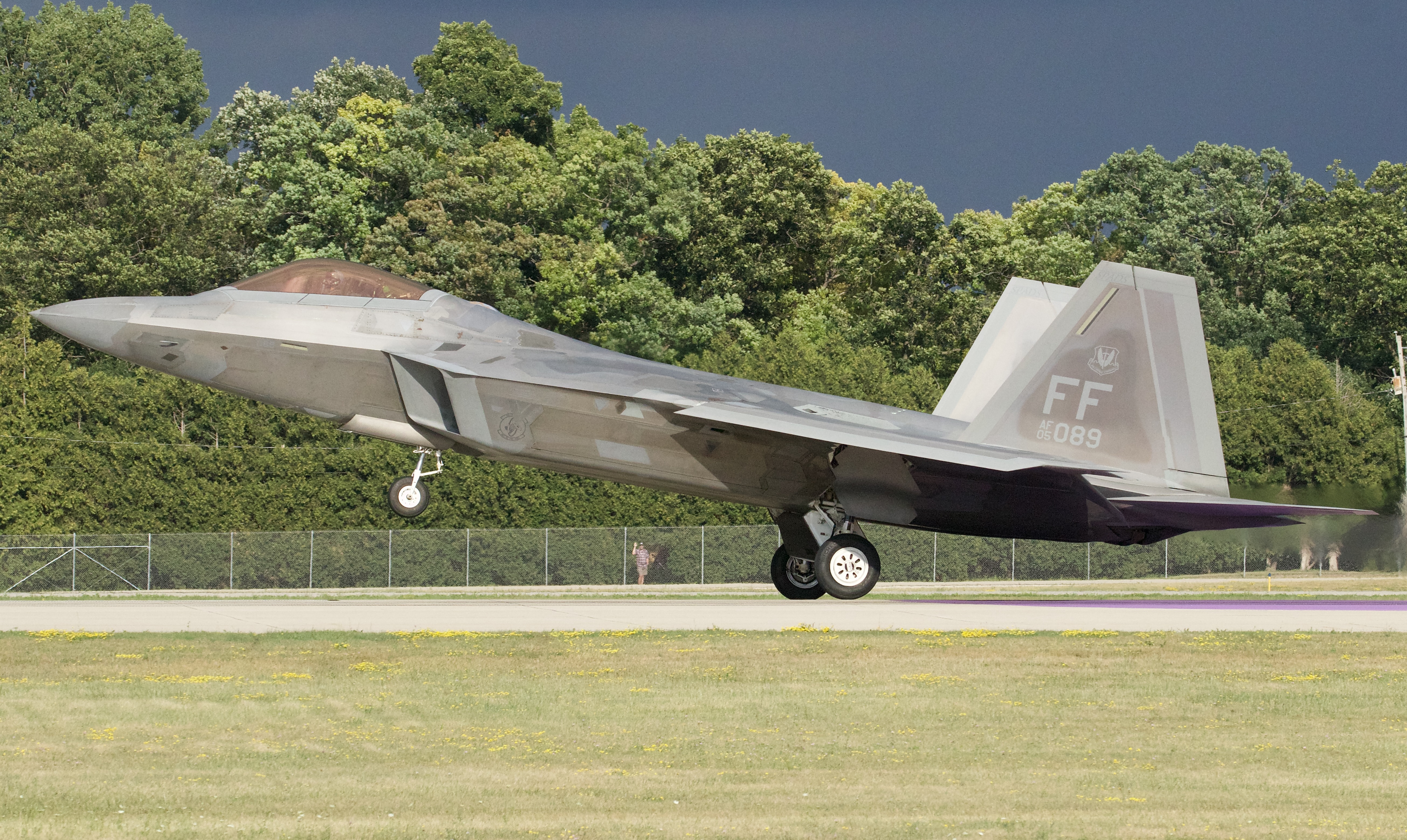 Full size: USAF - United States Air Force Lockheed Martin F-22 Raptor 05-4089 at Wittman Regional Airport