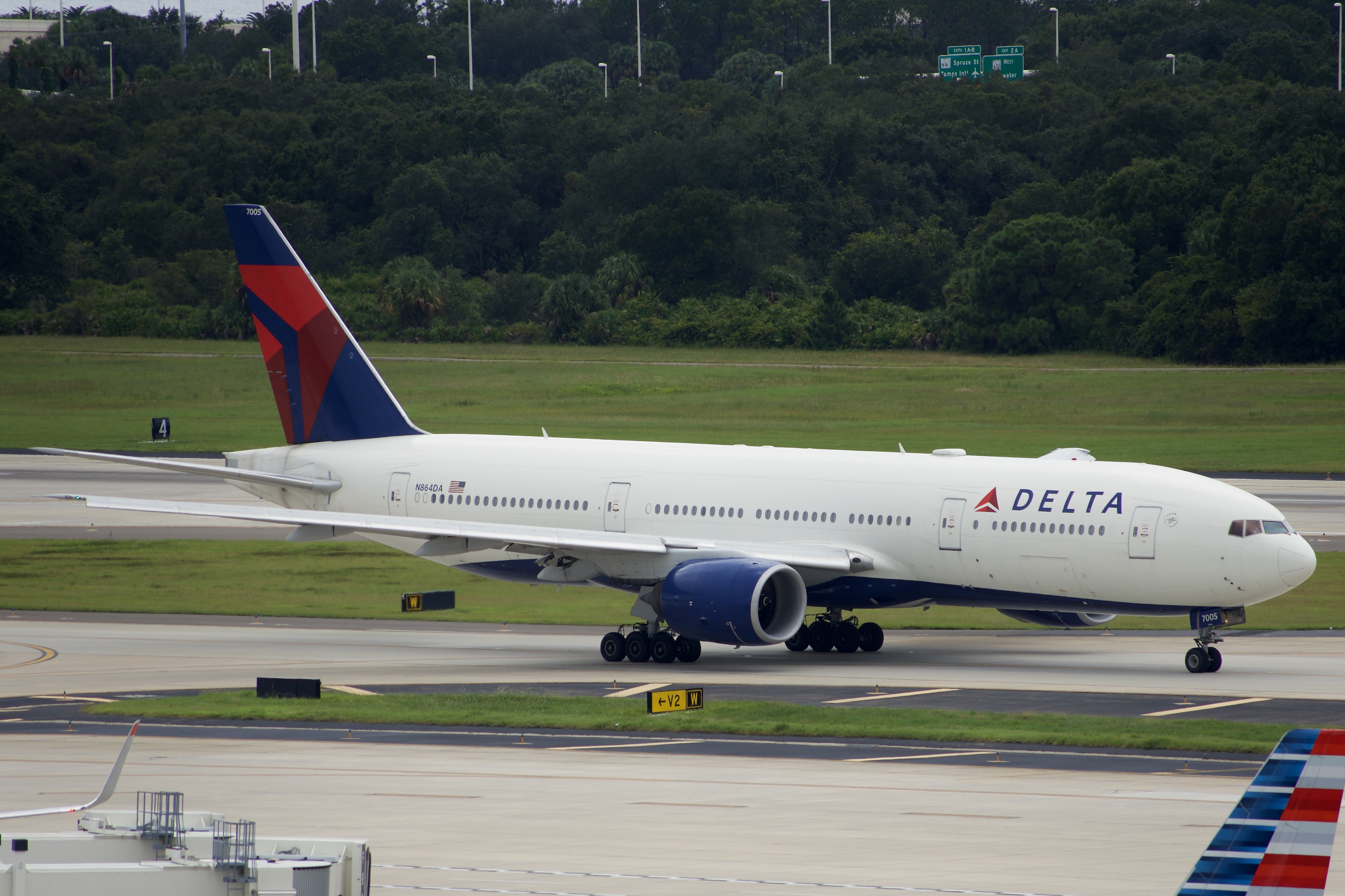 Full size: Delta Airlines Boeing 777-200ER N864DA at Tampa International Airport