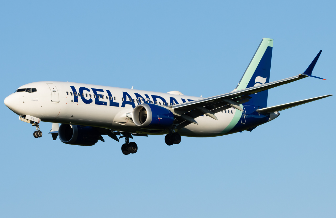Full size: Icelandair Boeing 737 MAX 8 TF-ICR at Pittsburgh International Airport