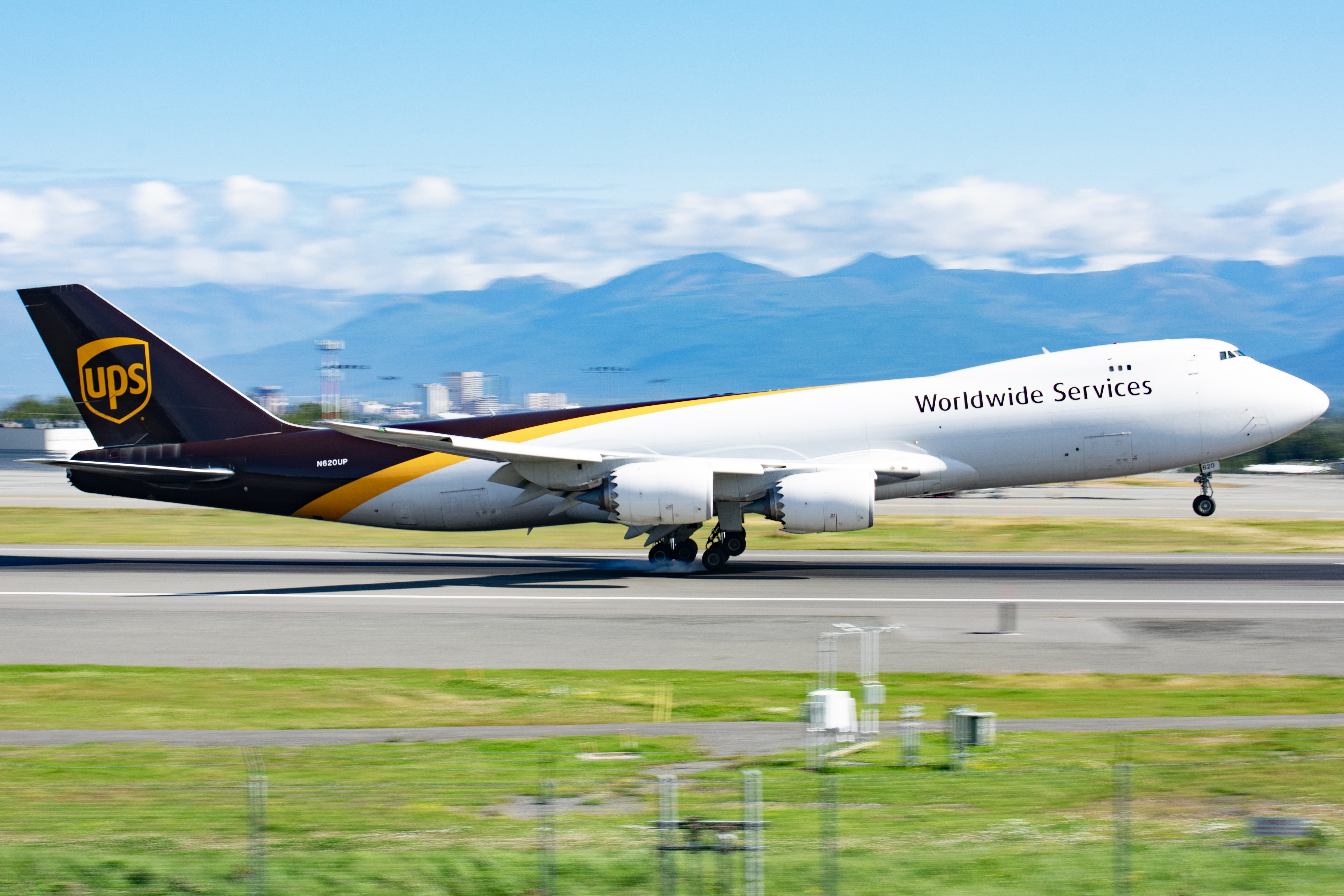 Full size: United Parcel Service Boeing 747-8F N620UP at Anchorage Ted Stevens International Airport