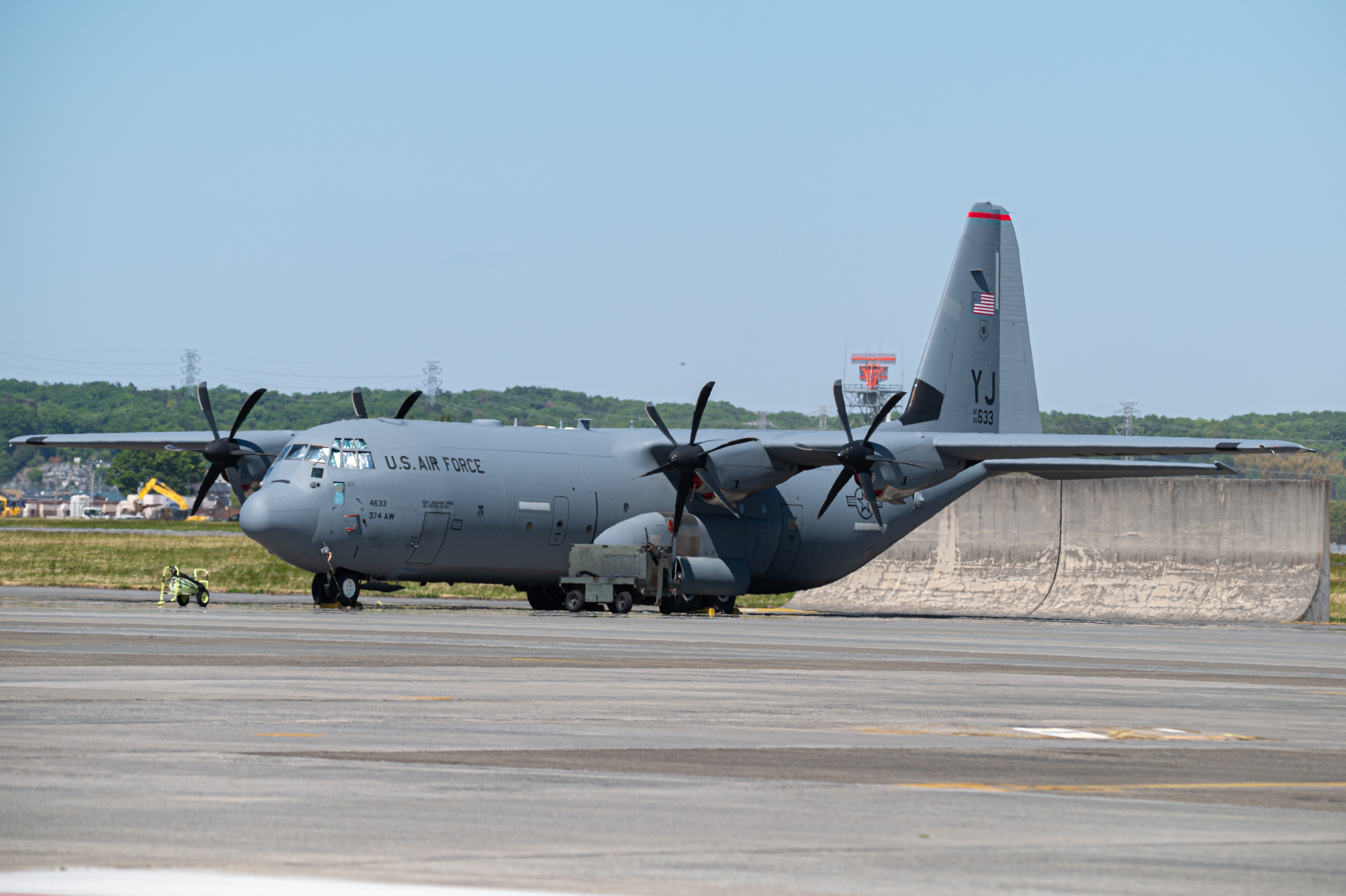 Full size: US Air Force Lockheed C-130J Hercules 15-4633 at Yokota Air Base