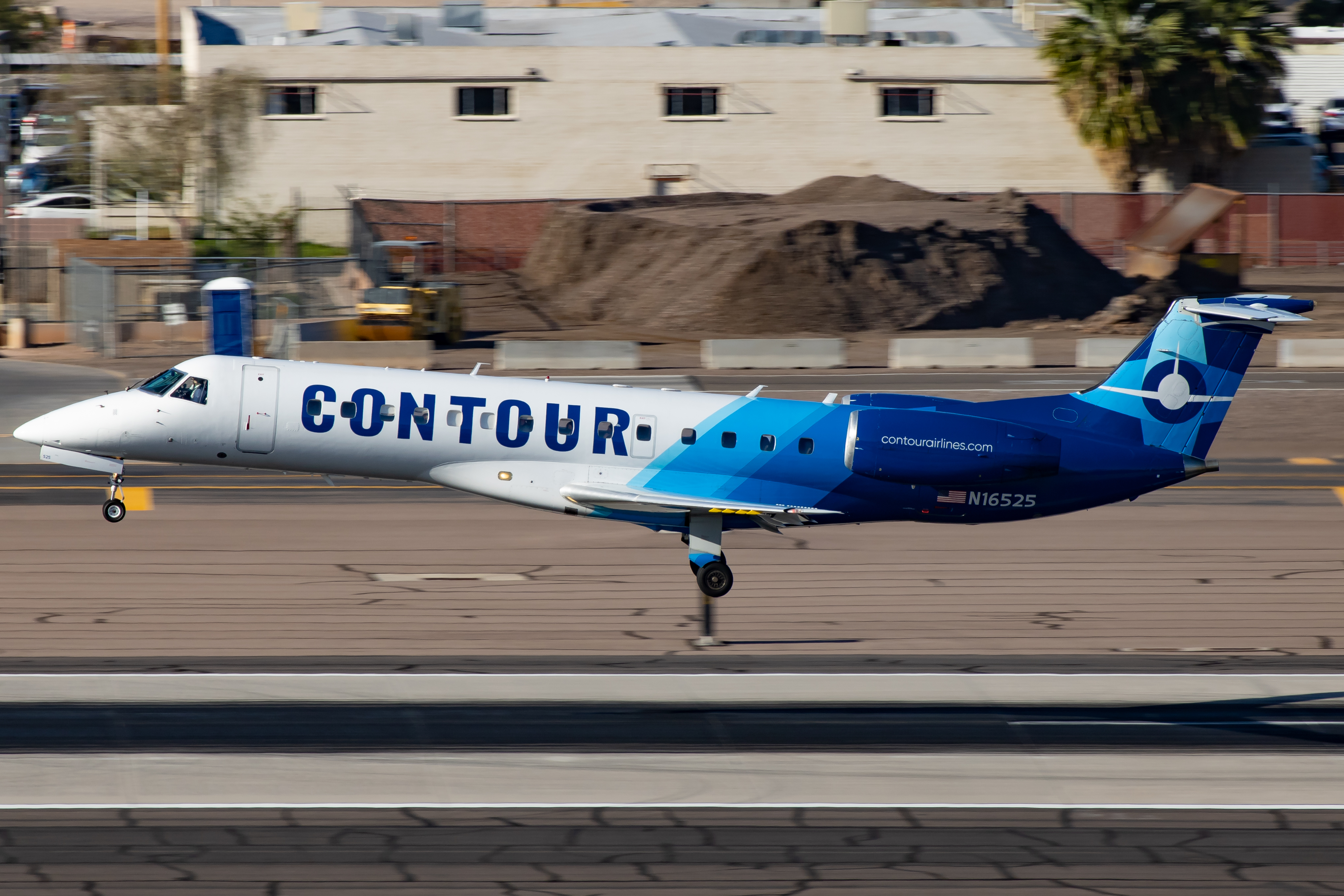 Full size: Contour Aviation Embraer ERJ135 N16525 at Phoenix Sky Harbor International Airport